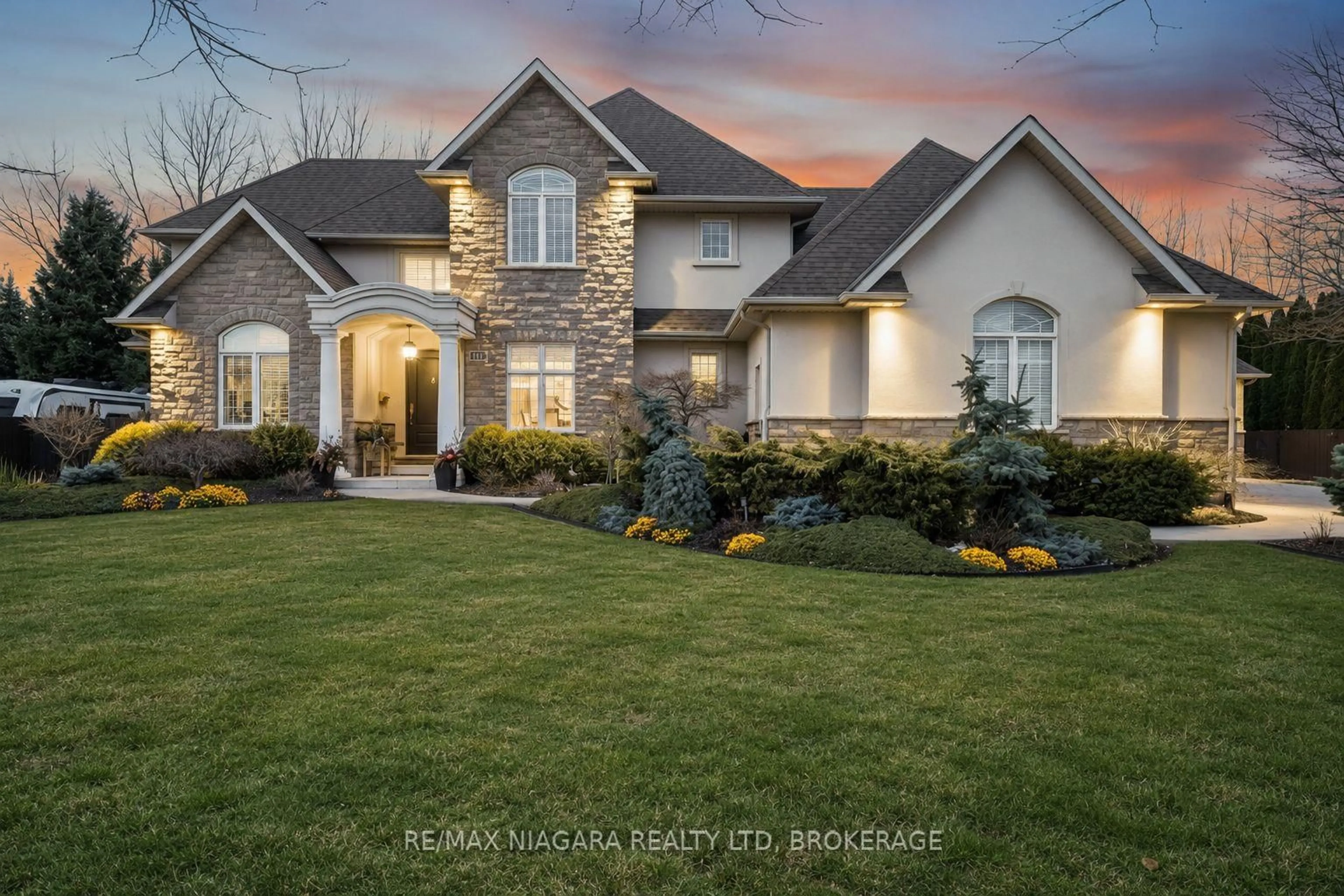 Home with brick exterior material, street for 6775 Domenic Cres, Niagara Falls Ontario L2J 4L5
