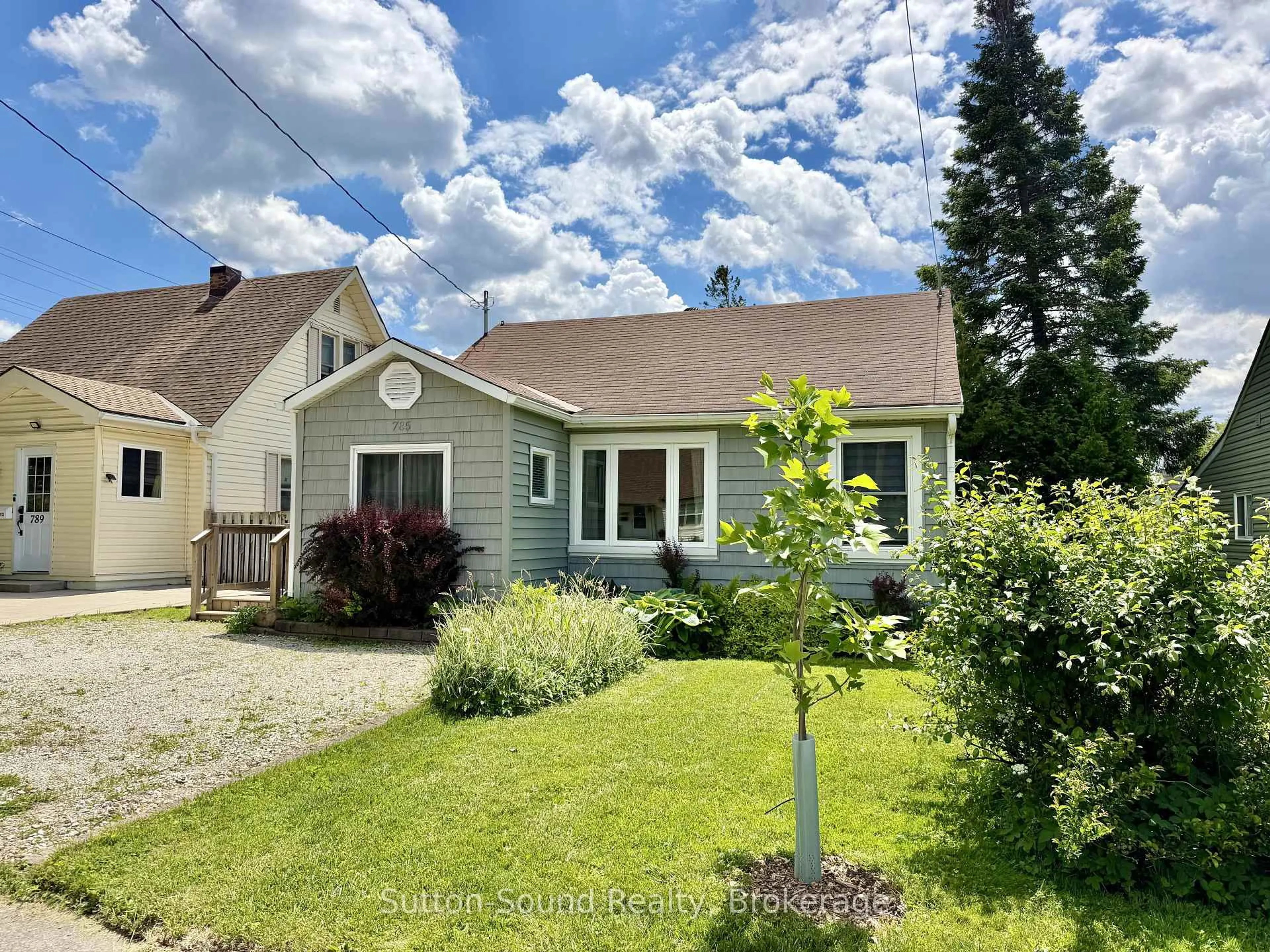 A pic from outside/outdoor area/front of a property/back of a property/a pic from drone, street for 785 7th St, Owen Sound Ontario N4K 1J8