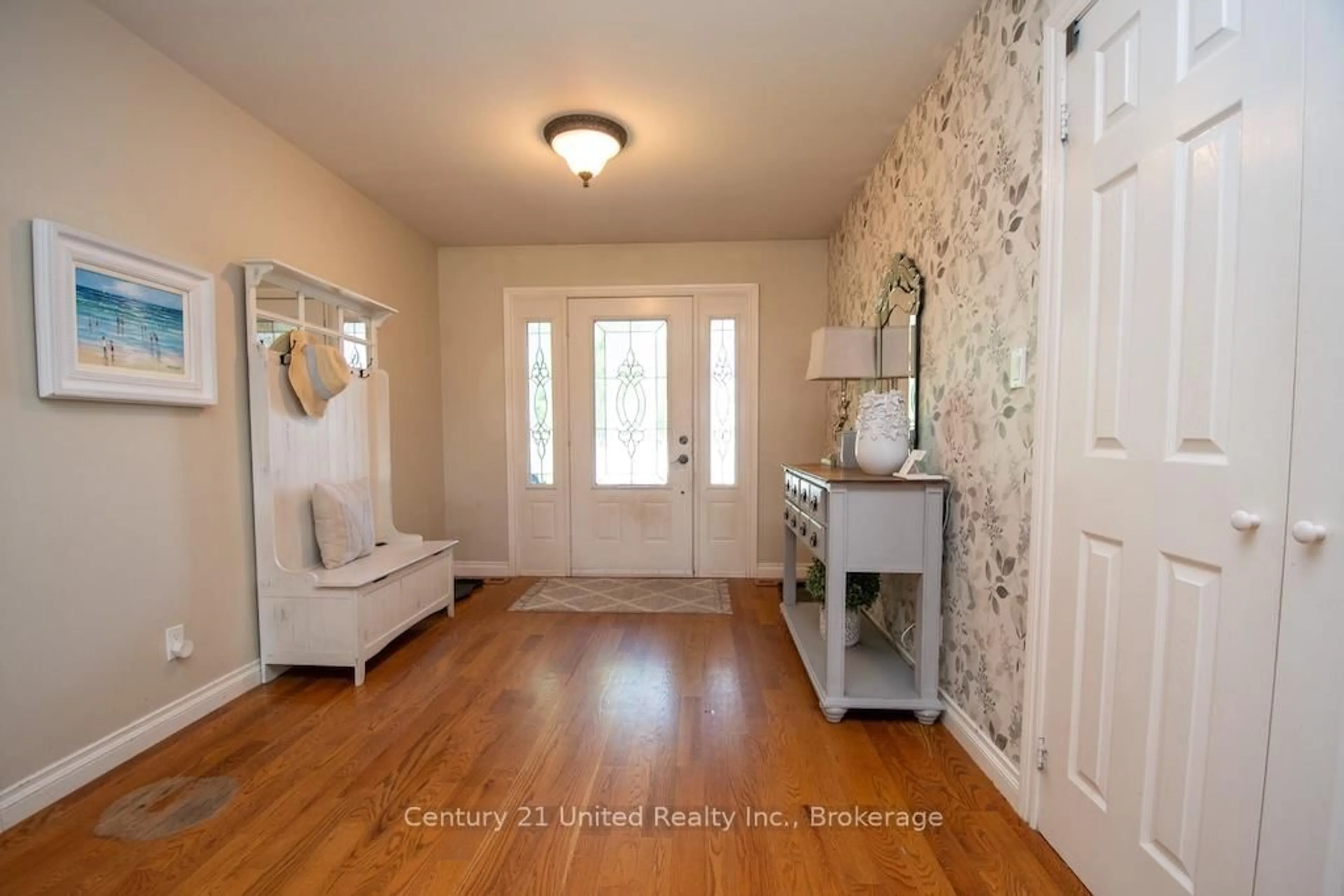 Indoor entryway for 50 Bay St, Trent Hills Ontario K0L 1Y0