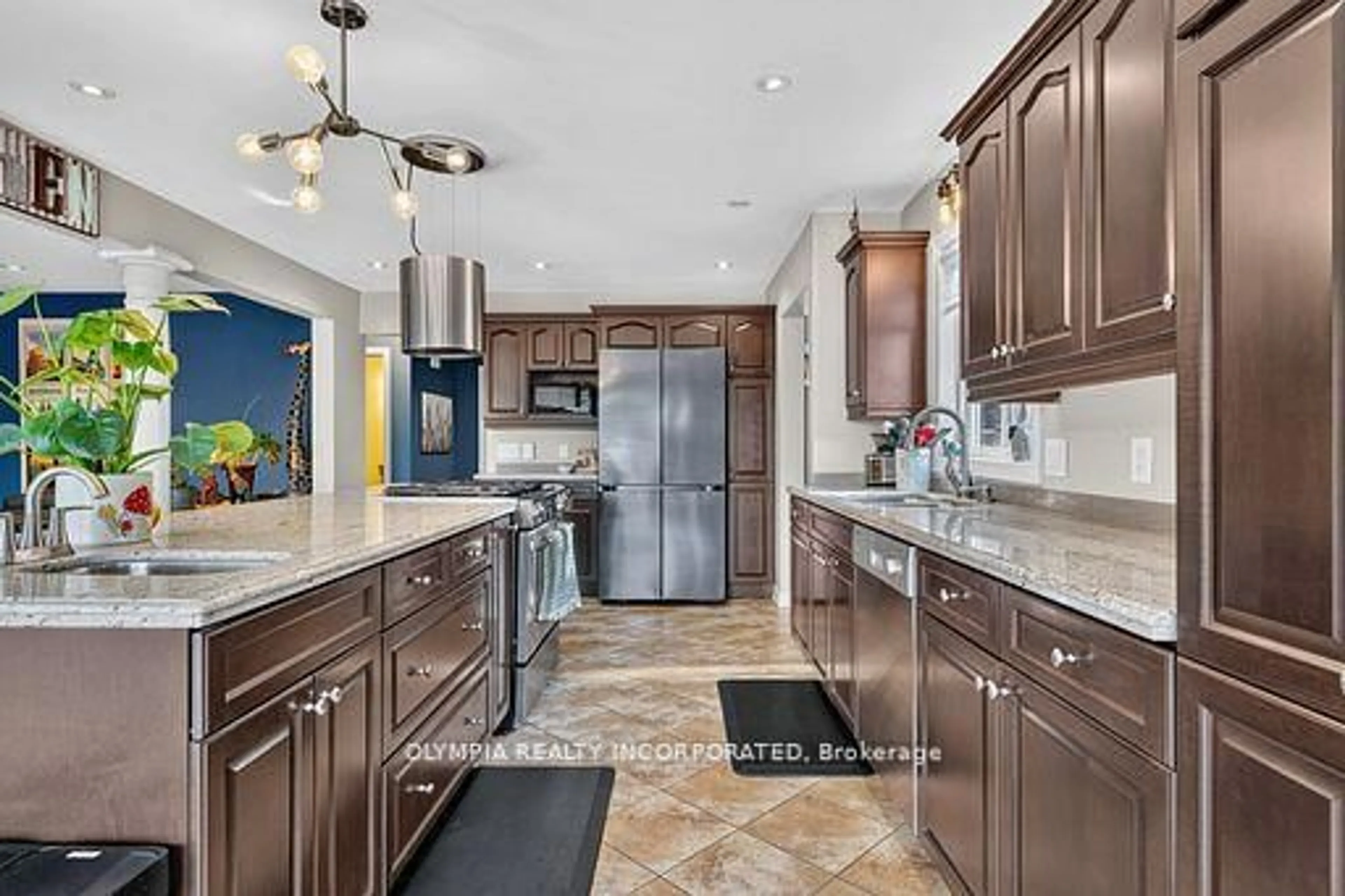 Open concept kitchen, ceramic/tile floor for 8665 Westport Dr, Niagara Falls Ontario L2H 0A3