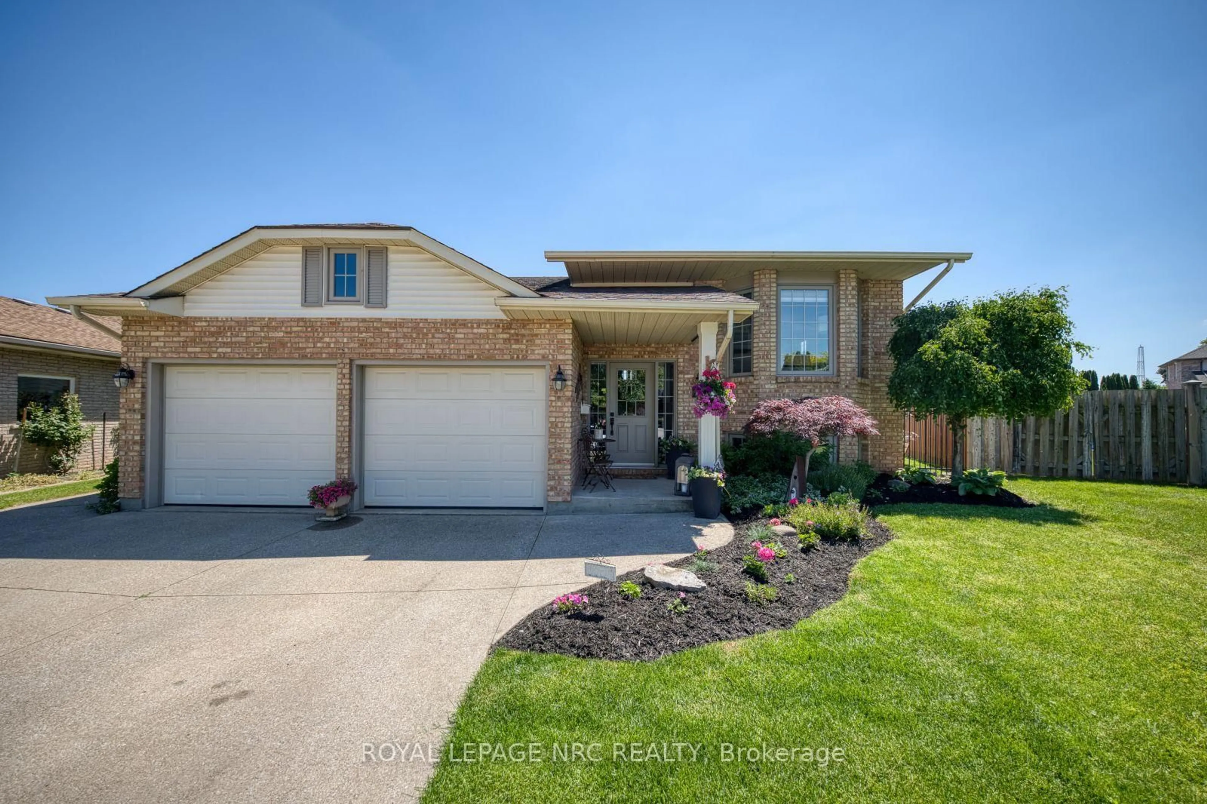 Home with brick exterior material, street for 27 BAHAMA BAY, St. Catharines Ontario L2M 7W2