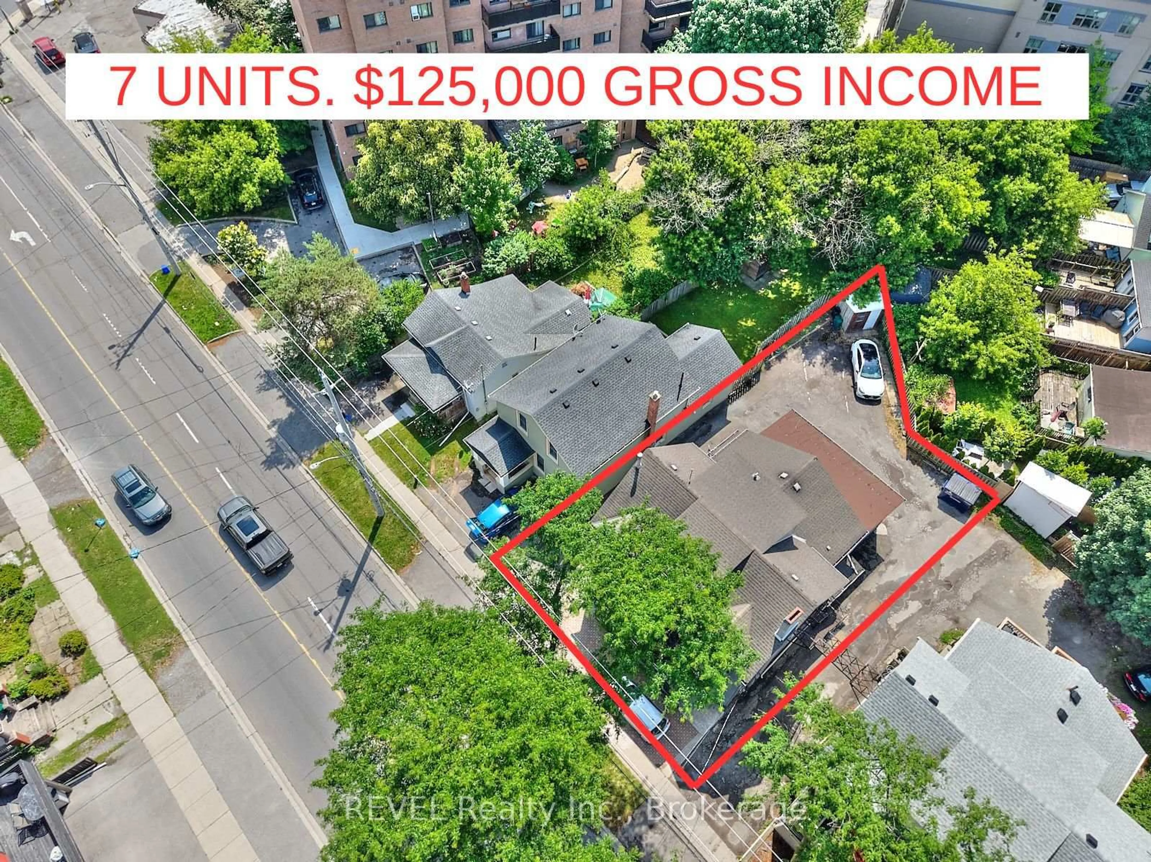 A pic from outside/outdoor area/front of a property/back of a property/a pic from drone, street for 50 Welland Ave, St. Catharines Ontario L2R 2M5