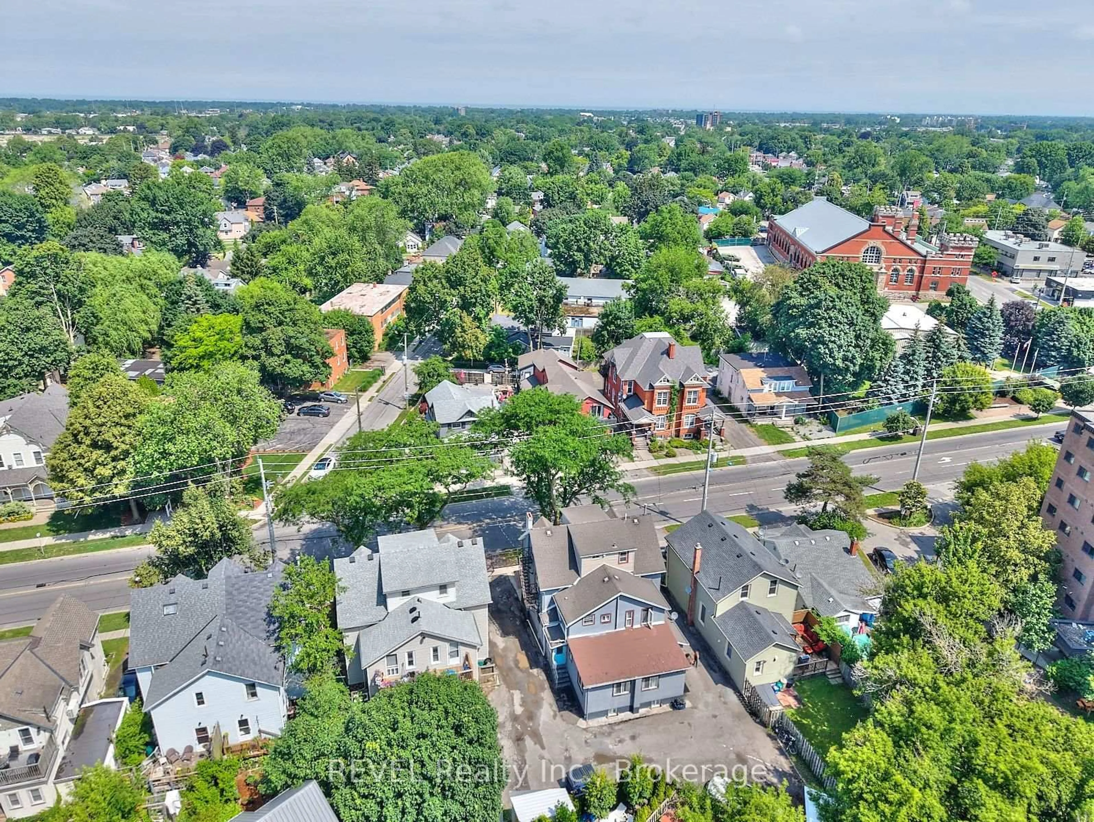 A pic from outside/outdoor area/front of a property/back of a property/a pic from drone, street for 50 Welland Ave, St. Catharines Ontario L2R 2M5