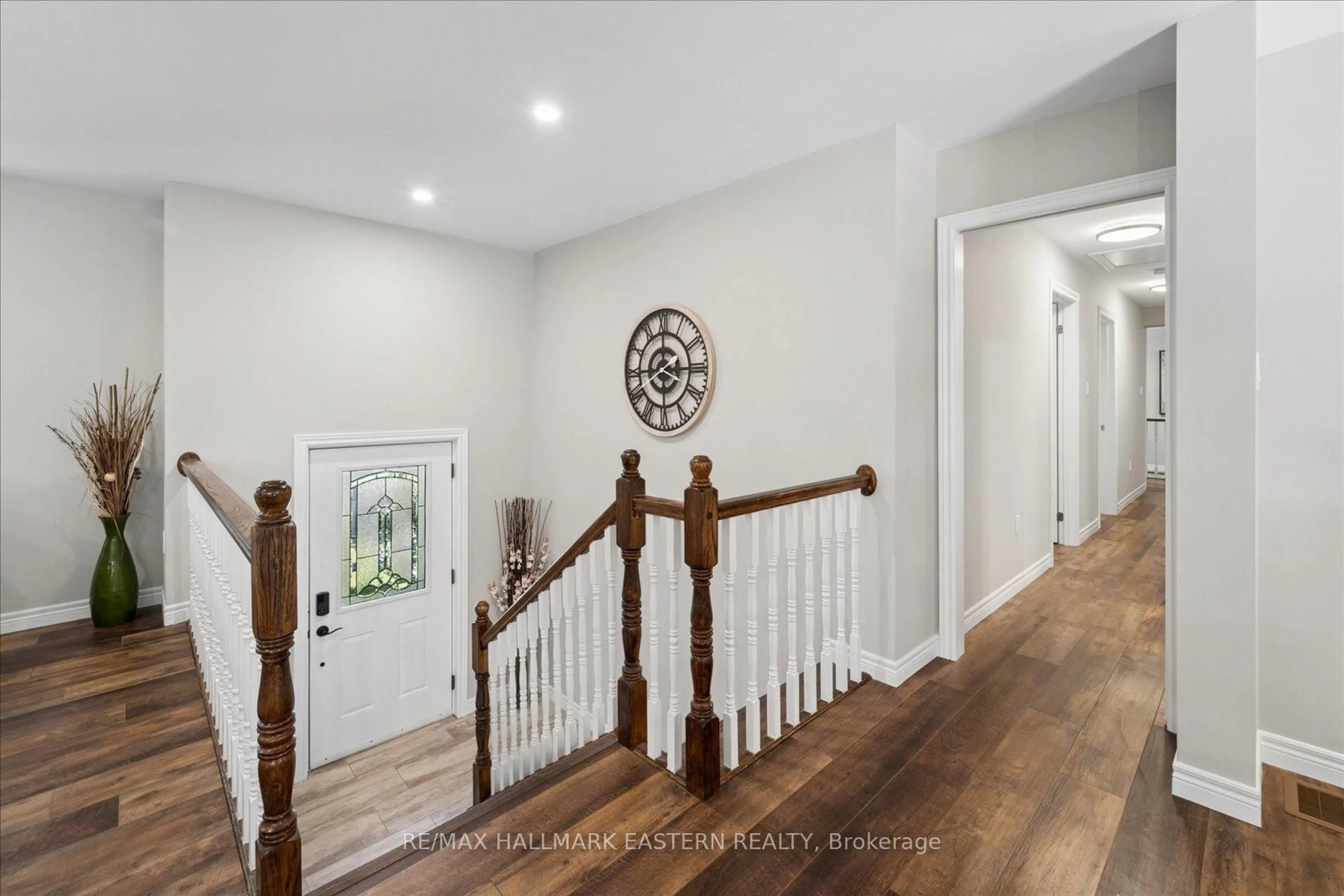 Indoor entryway for 825 Tindle Bay Rd, Selwyn Ontario K9J 6X3