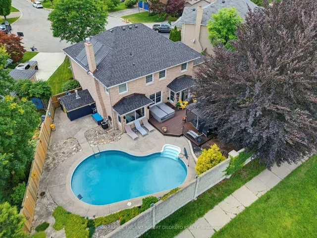 102 ST BEES Crt, London North 2