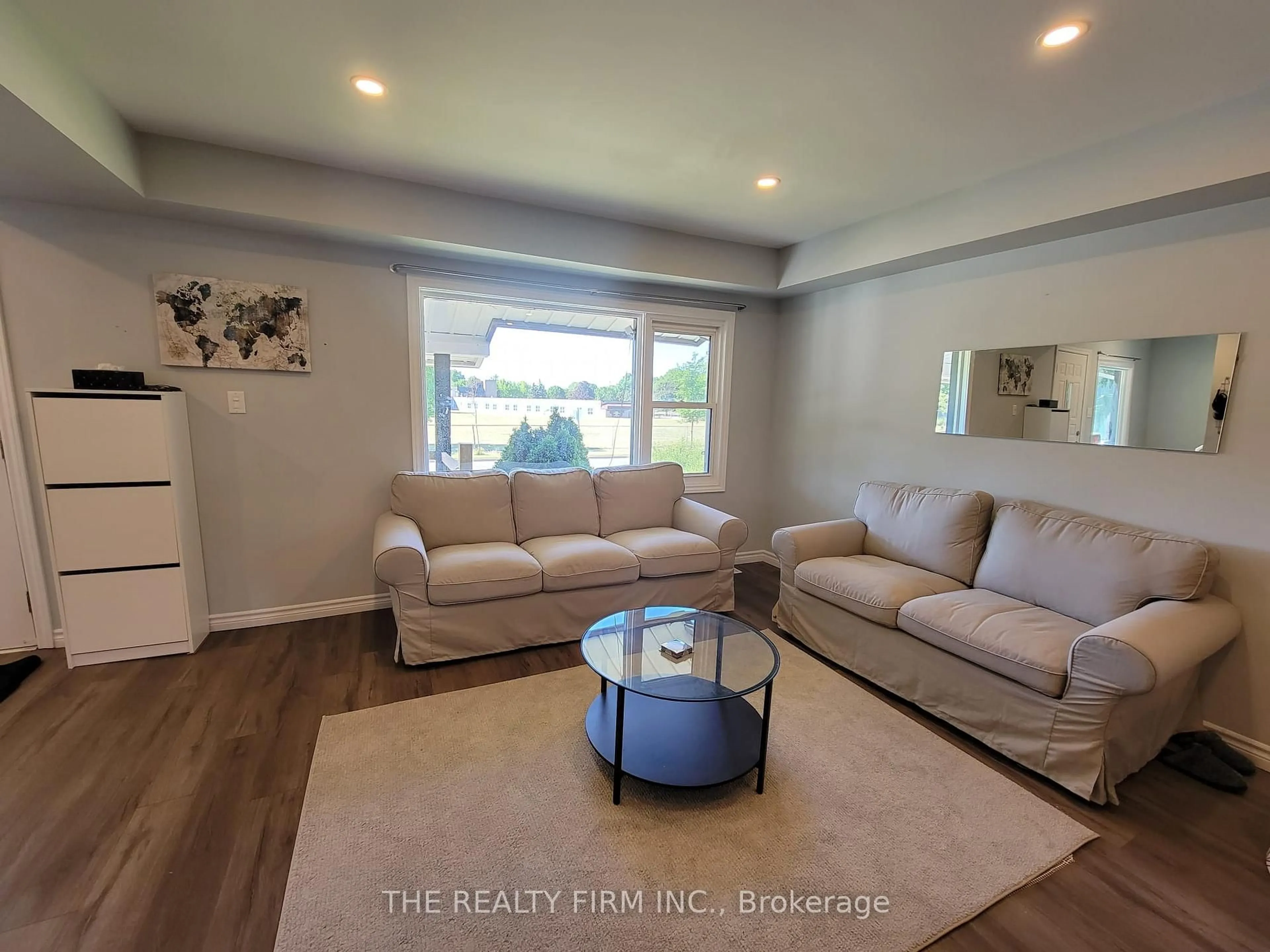 Living room with furniture, unknown for 770 Cheapside St, London East Ontario N5Y 3Y9