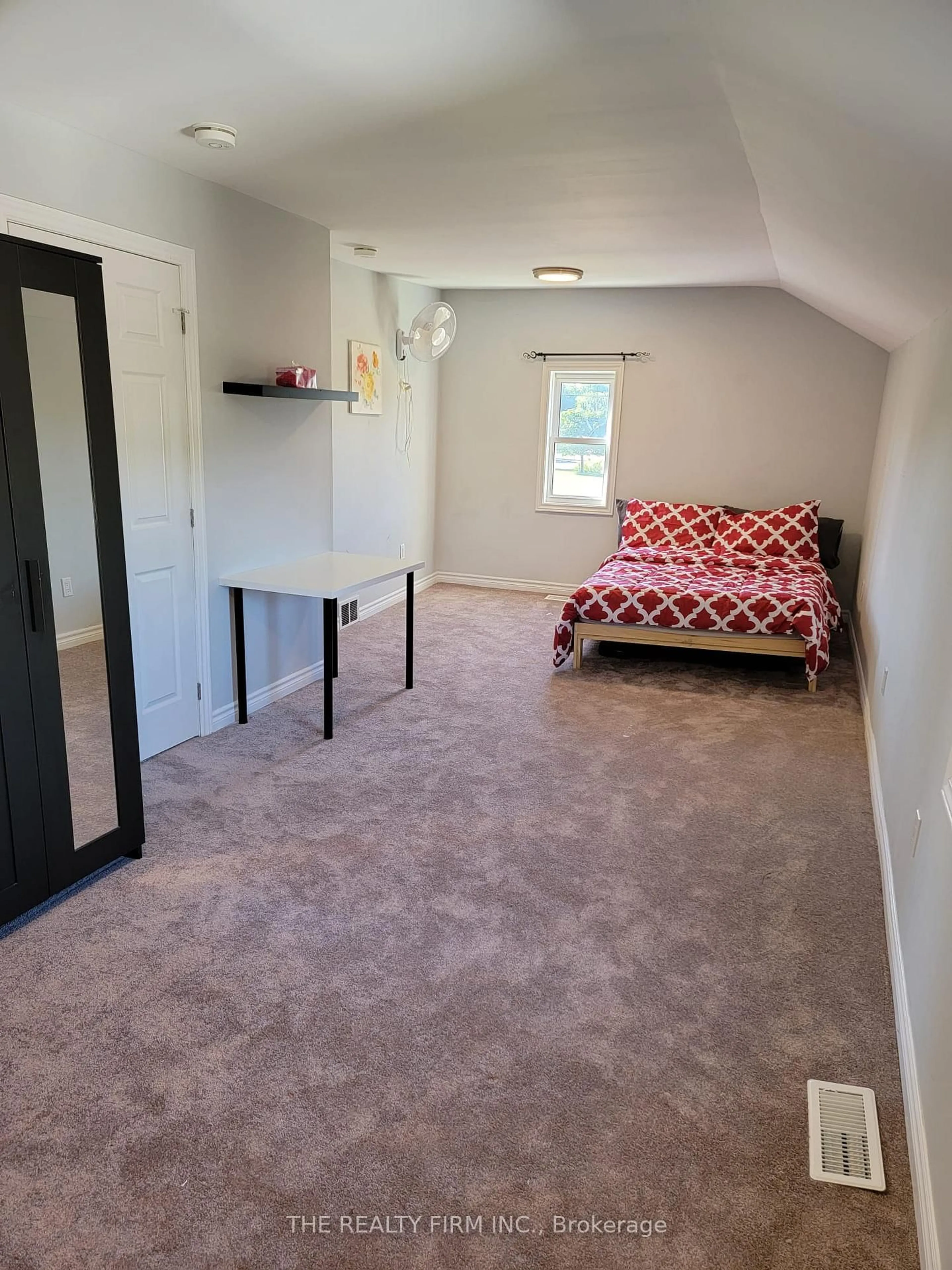 A pic of a room for 770 Cheapside St, London East Ontario N5Y 3Y9