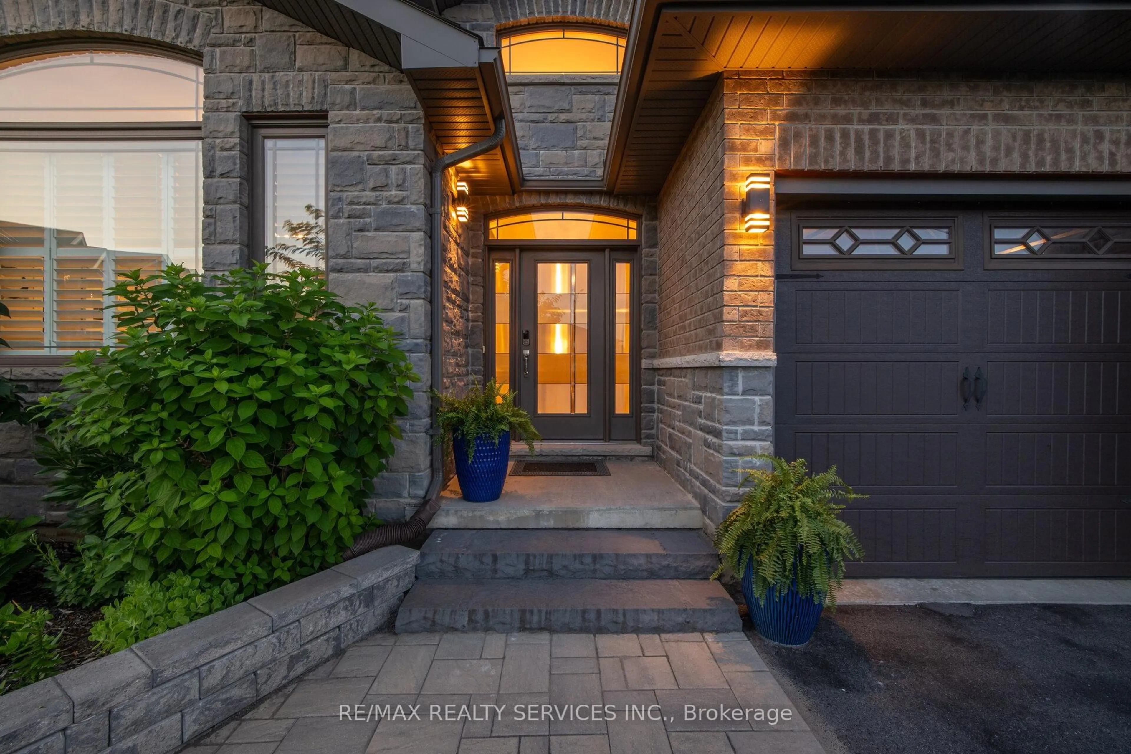 Indoor entryway for 19 Charleston Crt, Belleville Ontario K8N 0H1