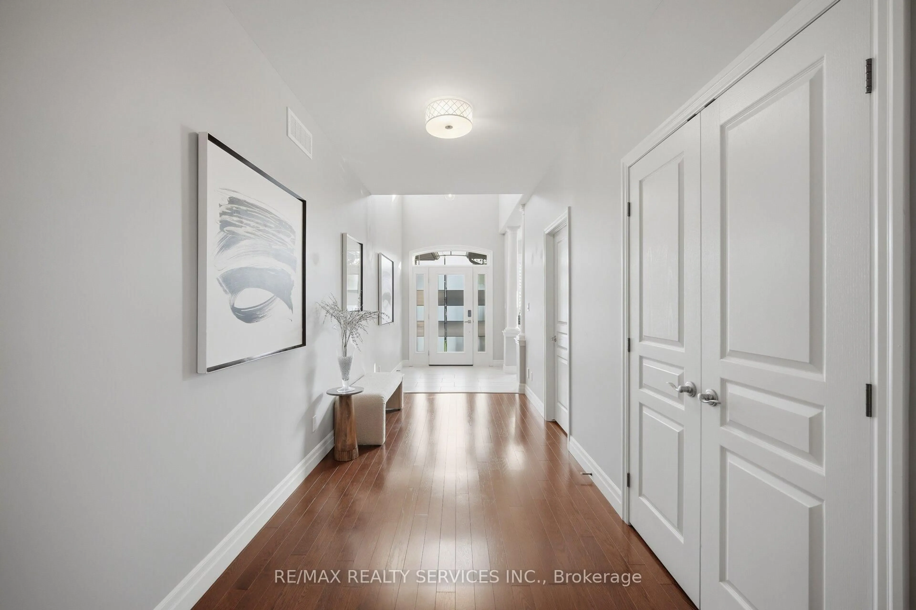 Indoor entryway for 19 Charleston Crt, Belleville Ontario K8N 0H1