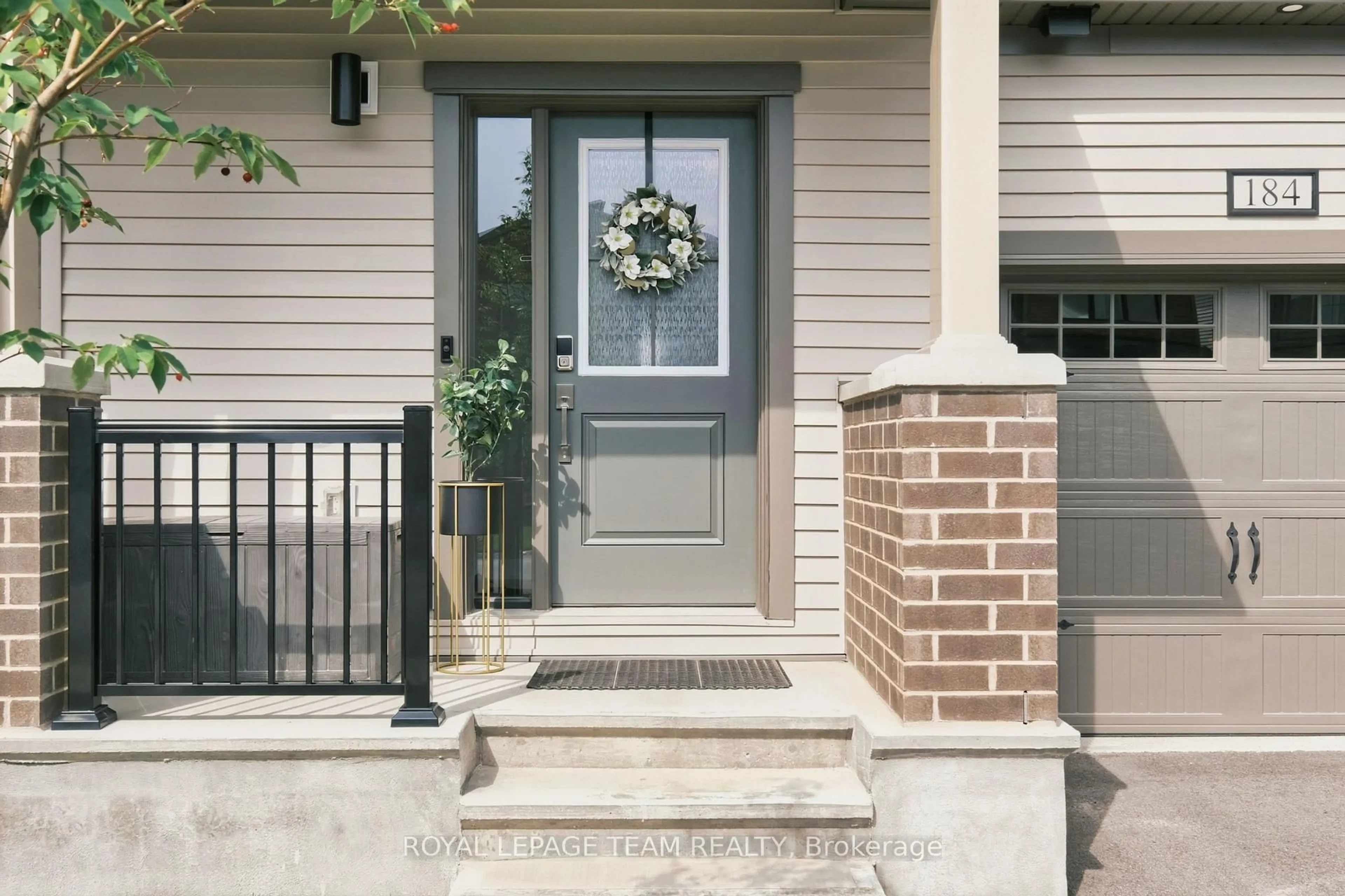 Indoor entryway for 184 Robert Perry St, North Grenville Ontario K0G 1J0