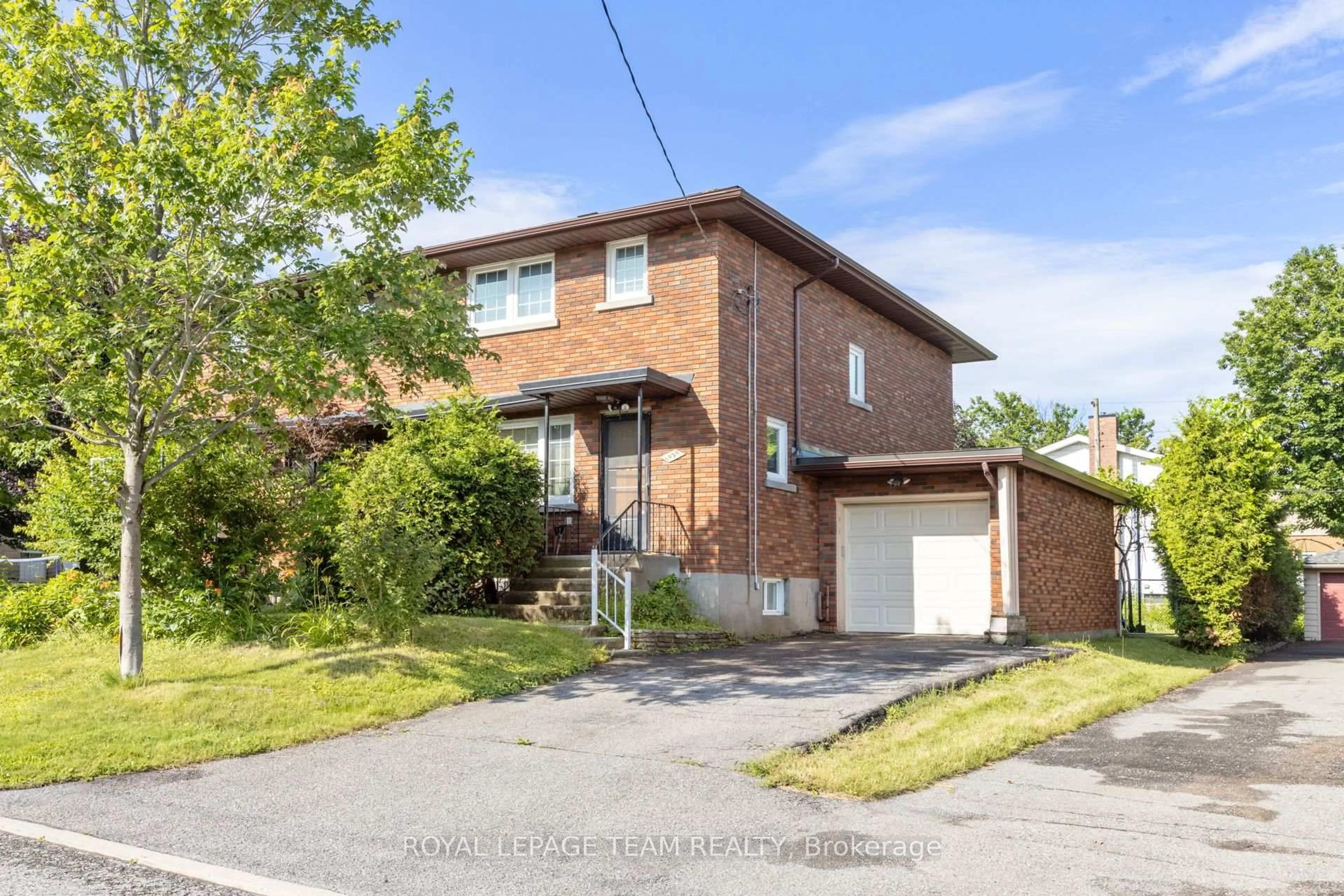 Home with brick exterior material, street for 1020 RIDDELL Ave, Ottawa Ontario K2C 2J5