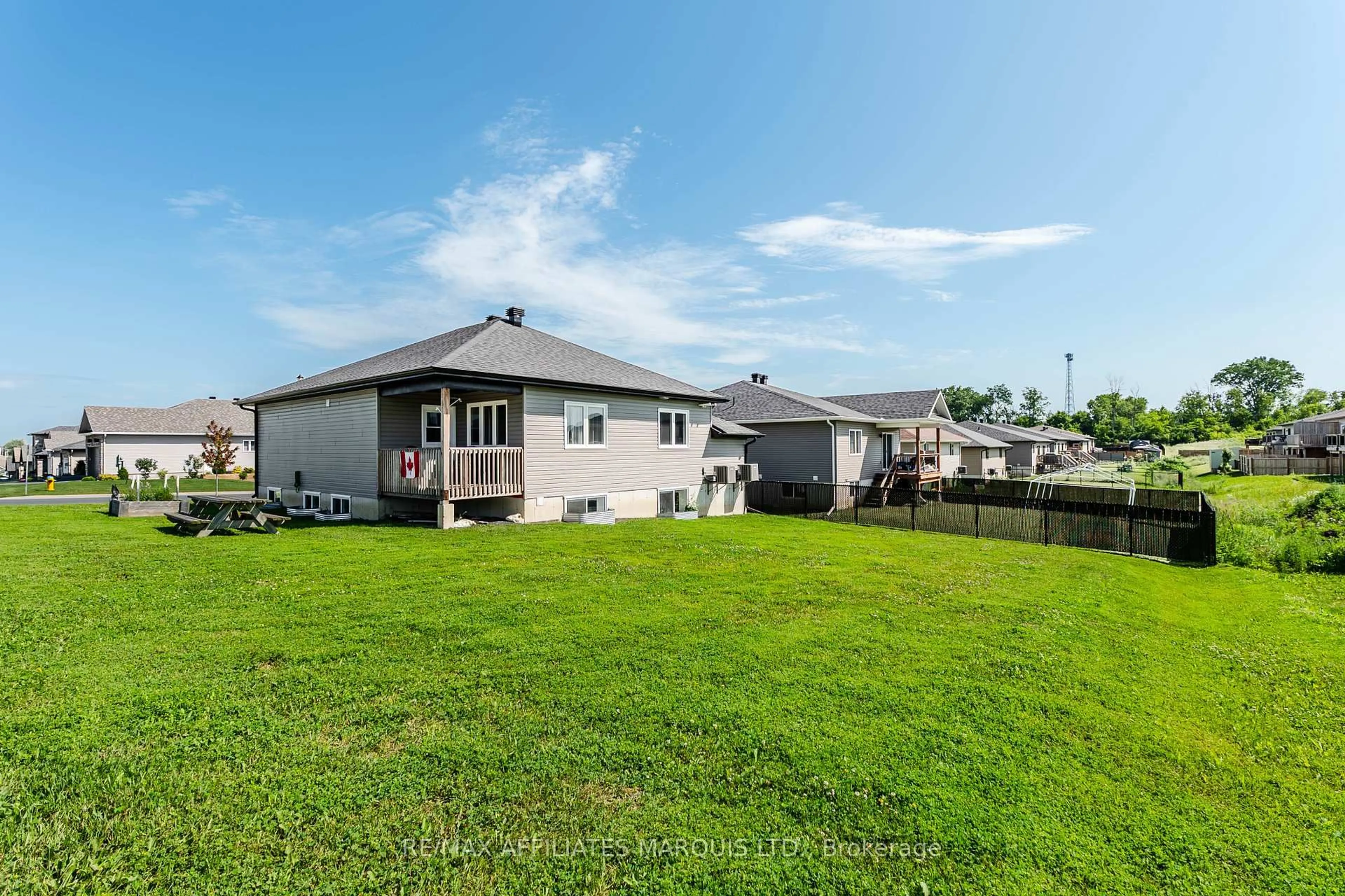 Unknown for 2459 Watson Cres, Cornwall Ontario K6H 0H9
