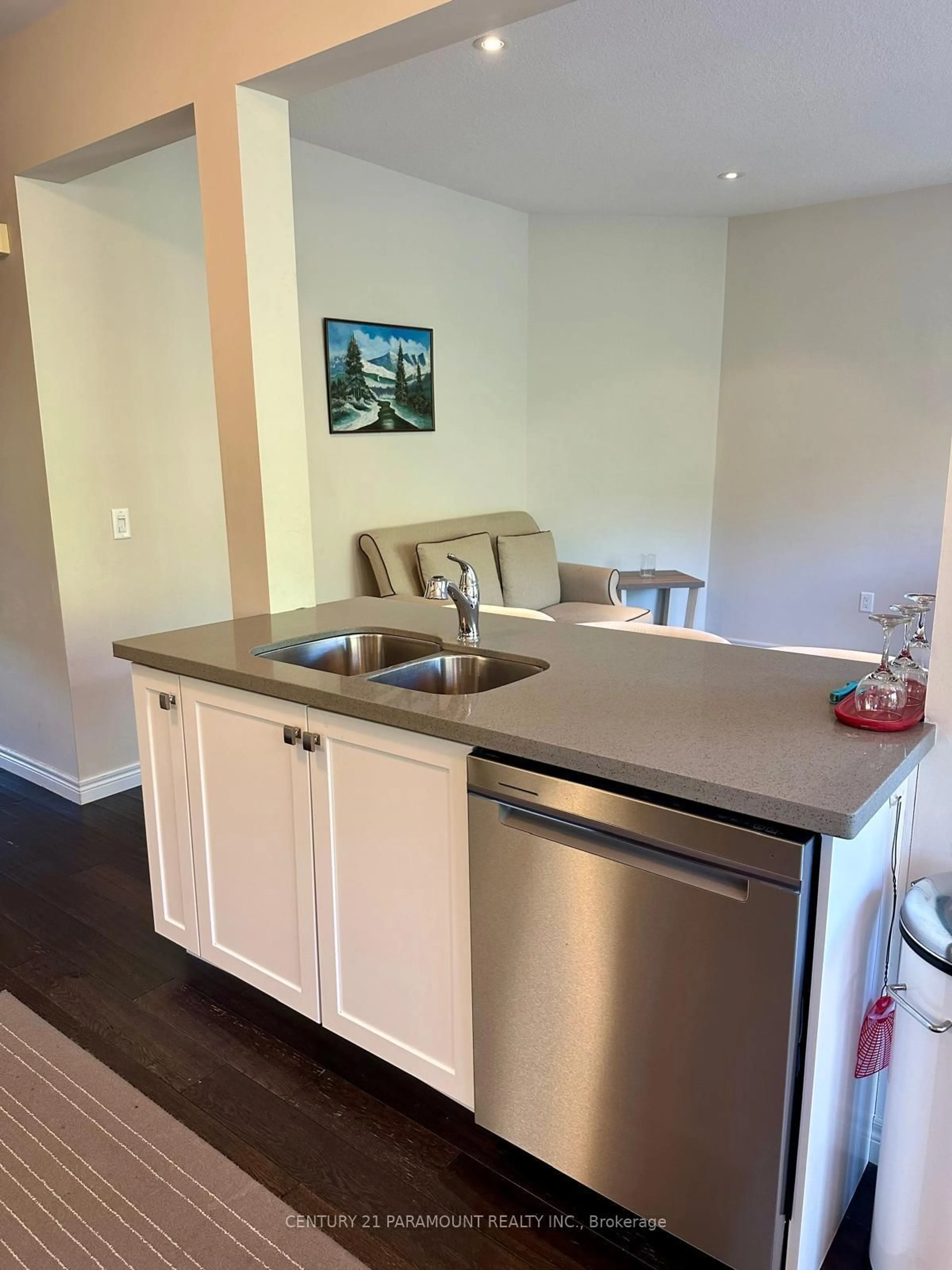 Open concept kitchen, unknown for 120 Delphi Lane, Blue Mountains Ontario N0H 1J0