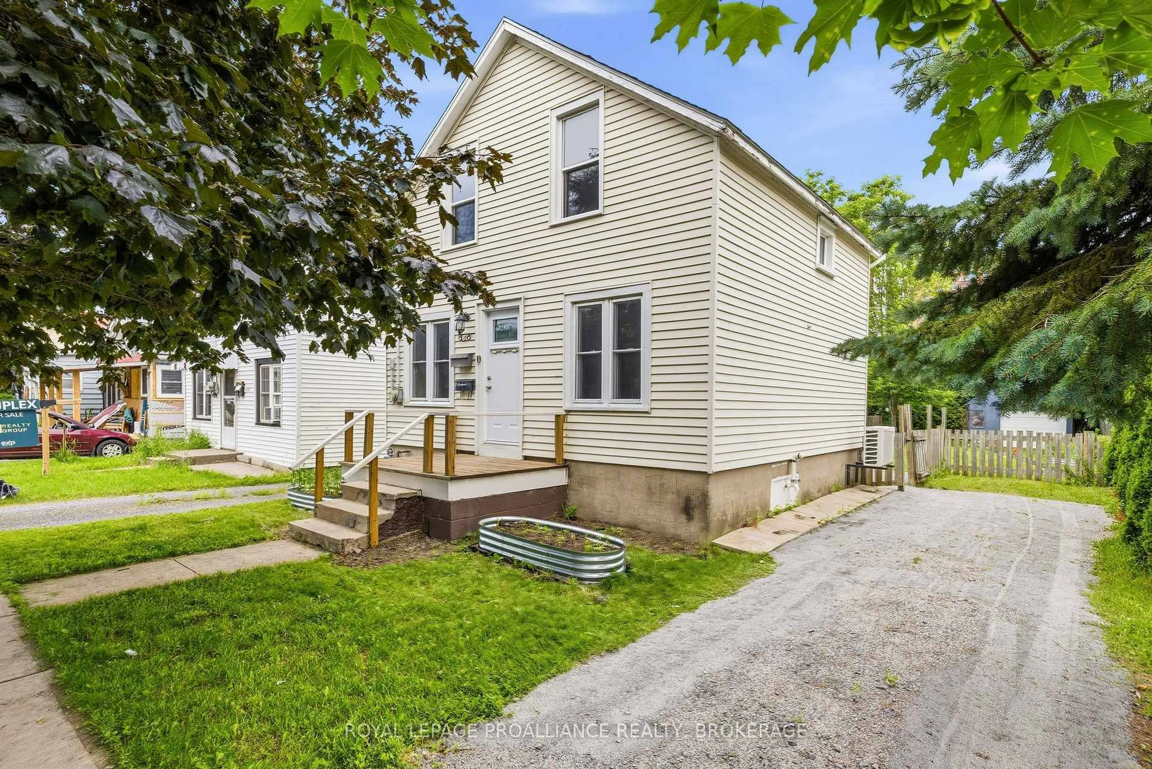 Unknown for 636 Macdonnell St, Kingston Ontario K7K 4X3