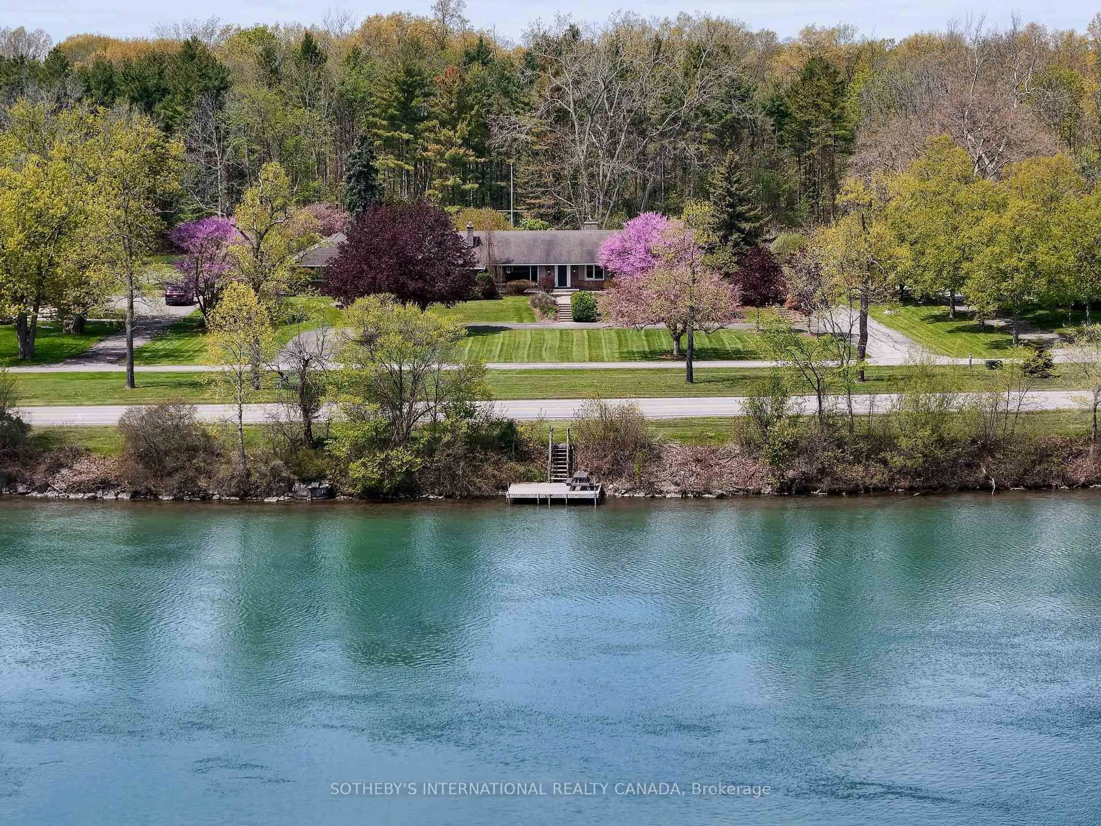 A pic from outside/outdoor area/front of a property/back of a property/a pic from drone, water/lake/river/ocean view for 9317 Niagara River Pkwy, Niagara Falls Ontario L2G 0N8