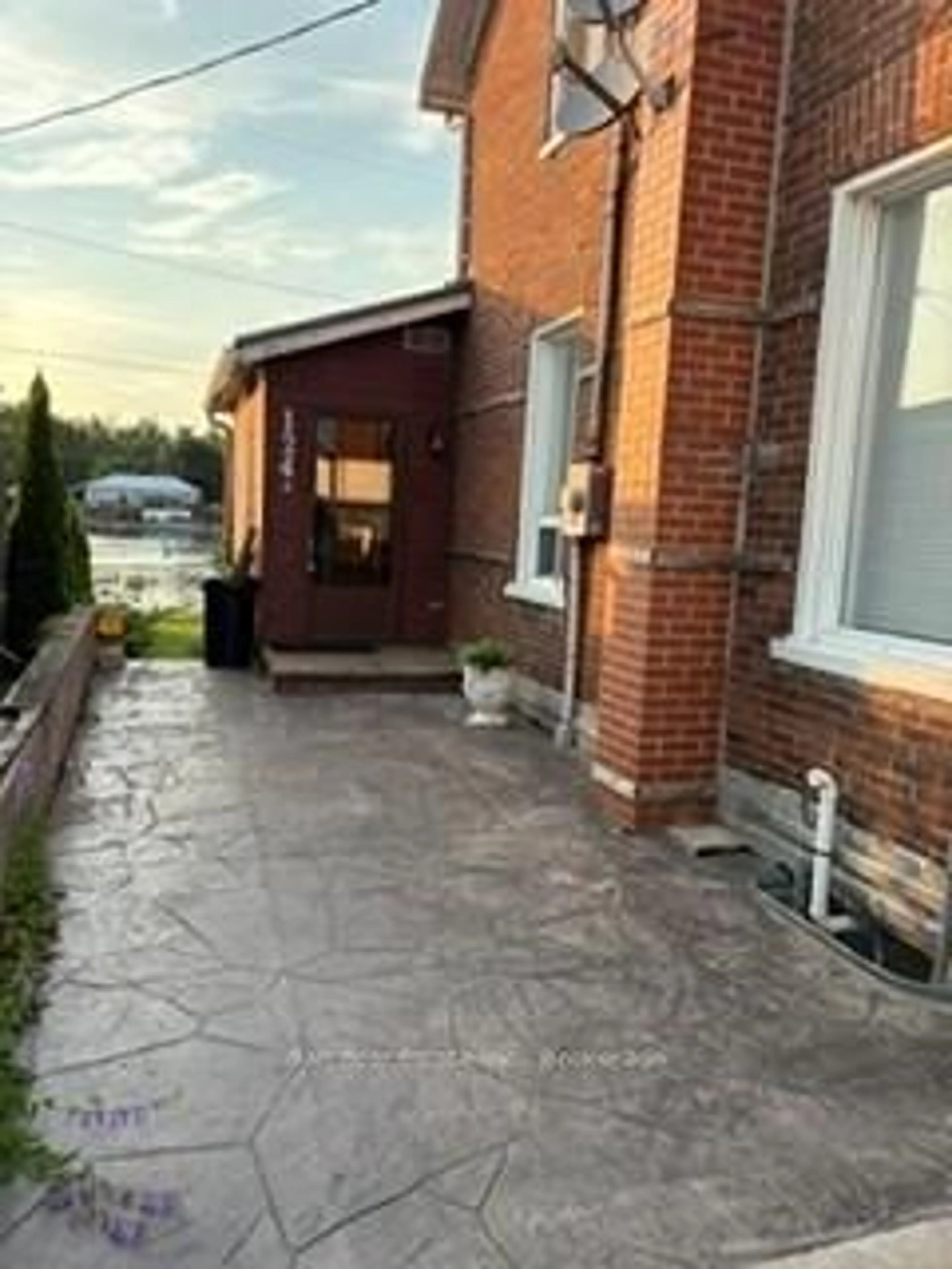 Patio, street for 124 Front St #A & B, Trent Hills Ontario K0L 1L0