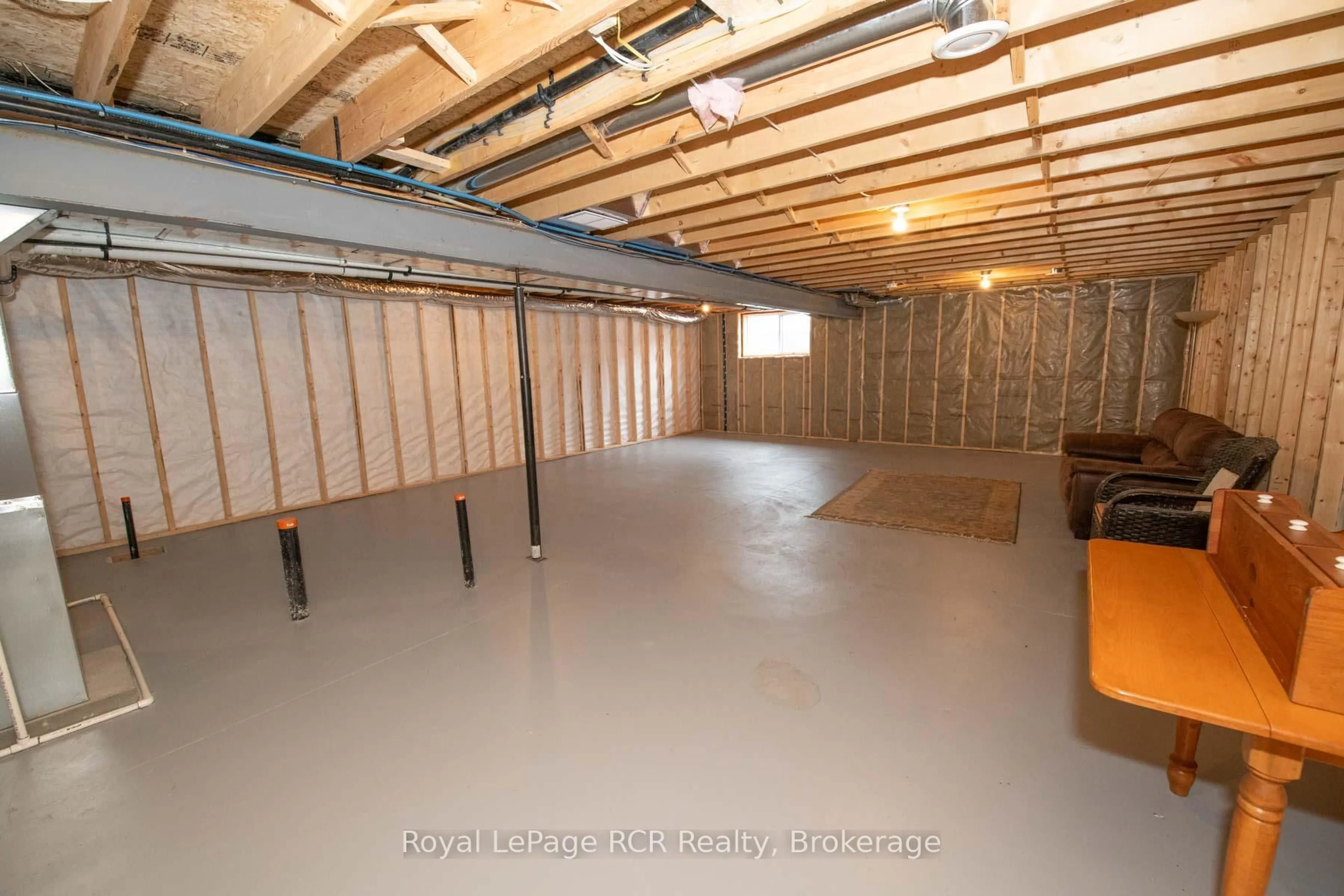 Indoor garage for 465 Wellington St, Wellington North Ontario N0G 2L2