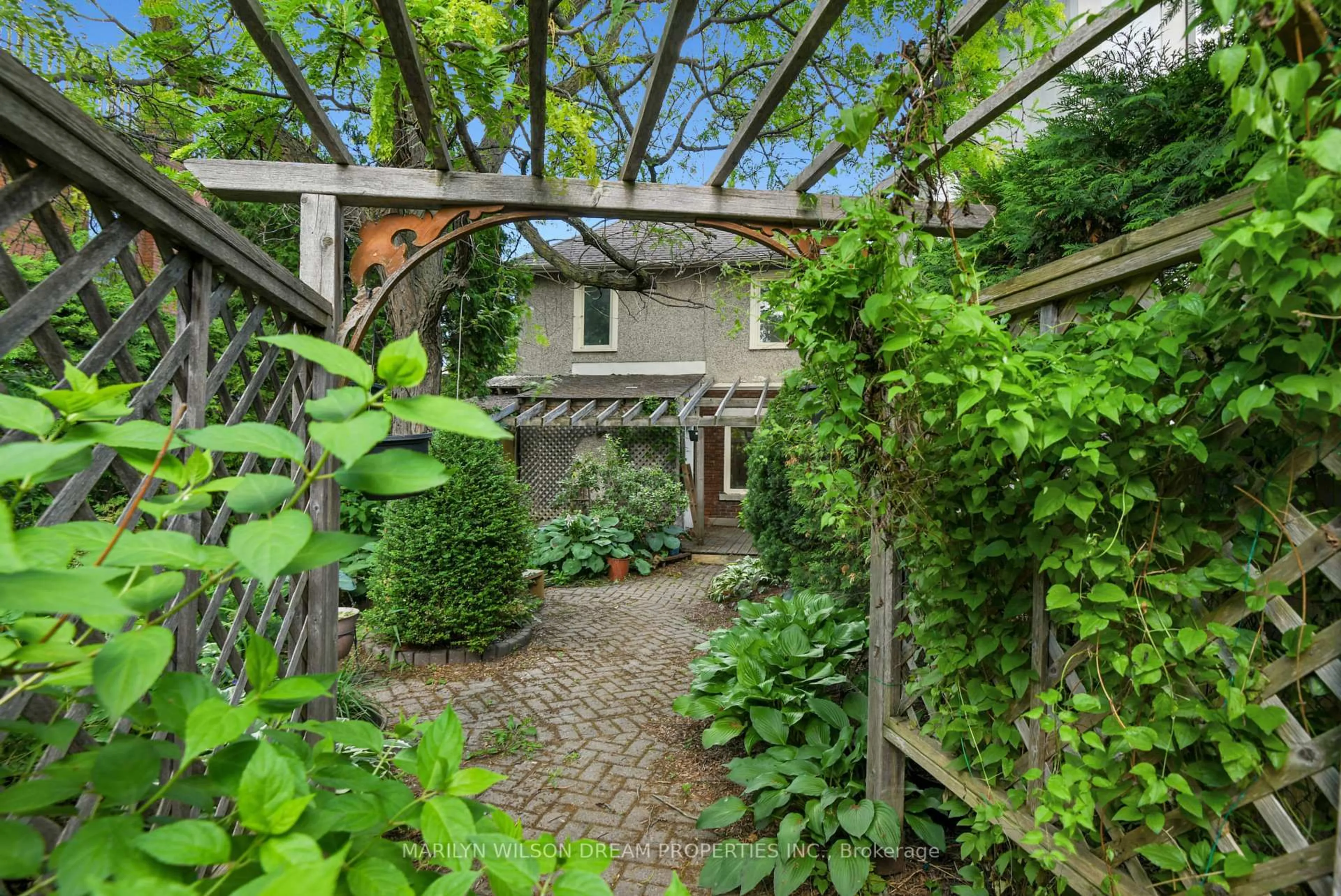 Patio, street for 60 Queen Elizabeth Driveway Dr, Ottawa Ontario K2P 1E3