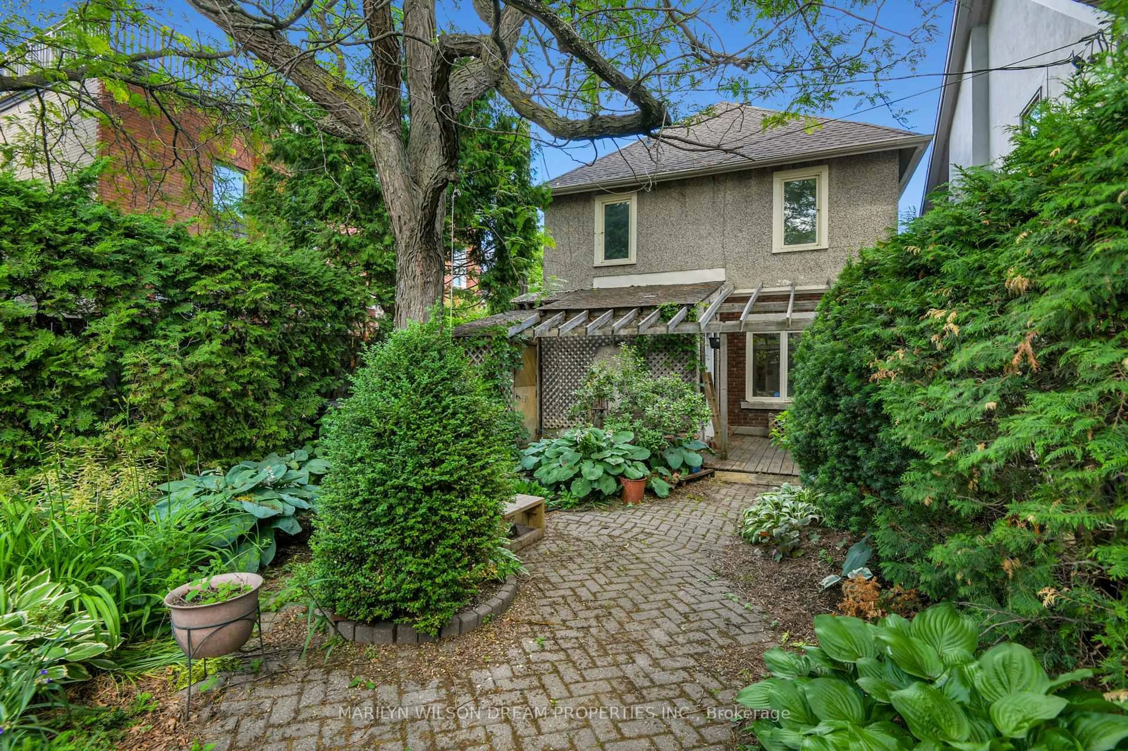 Patio, street for 60 Queen Elizabeth Driveway Dr, Ottawa Ontario K2P 1E3