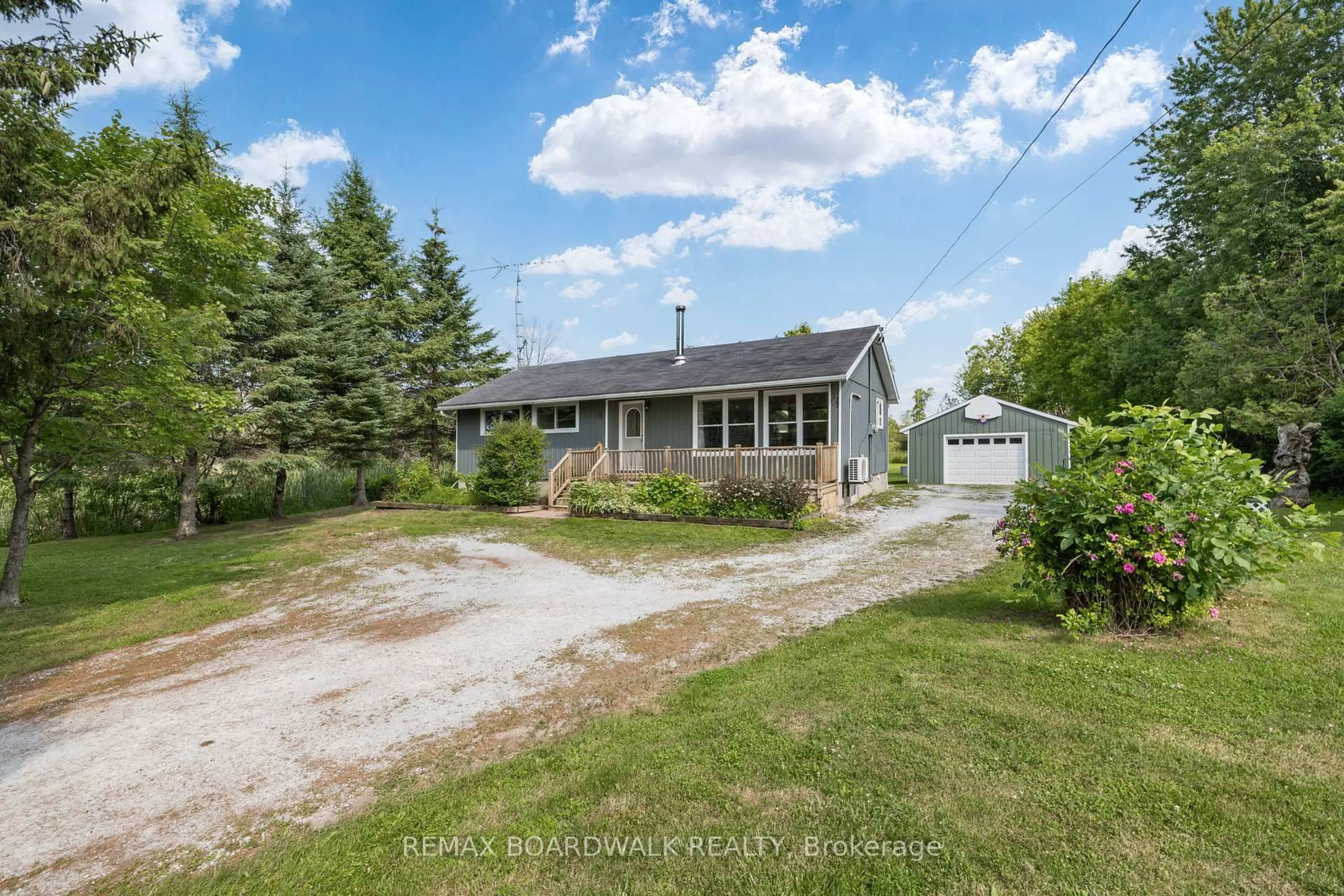 A pic from outside/outdoor area/front of a property/back of a property/a pic from drone, unknown for 24 North St, Perth Ontario K7H 2S5