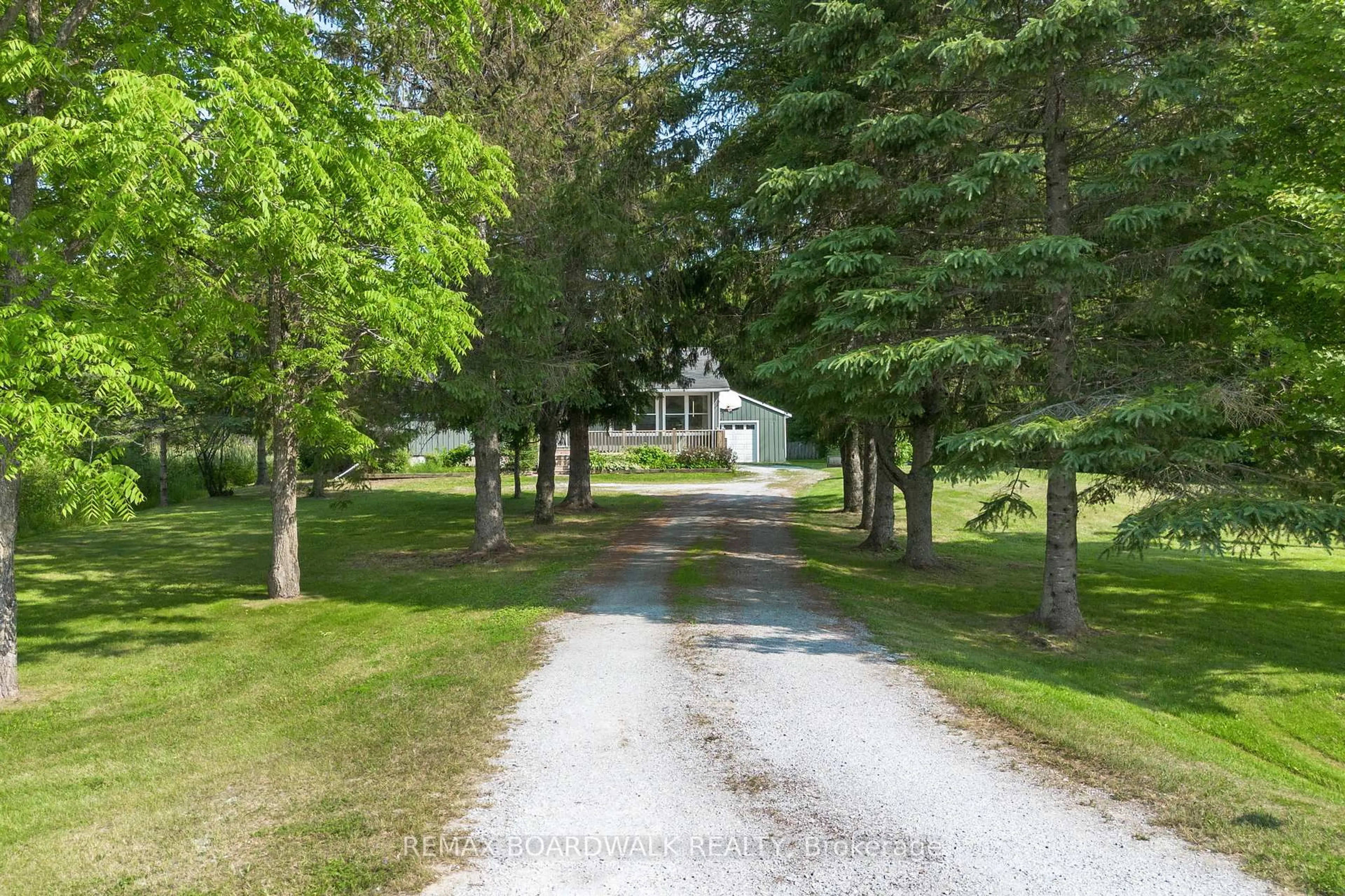 A pic from outside/outdoor area/front of a property/back of a property/a pic from drone, unknown for 24 North St, Perth Ontario K7H 2S5