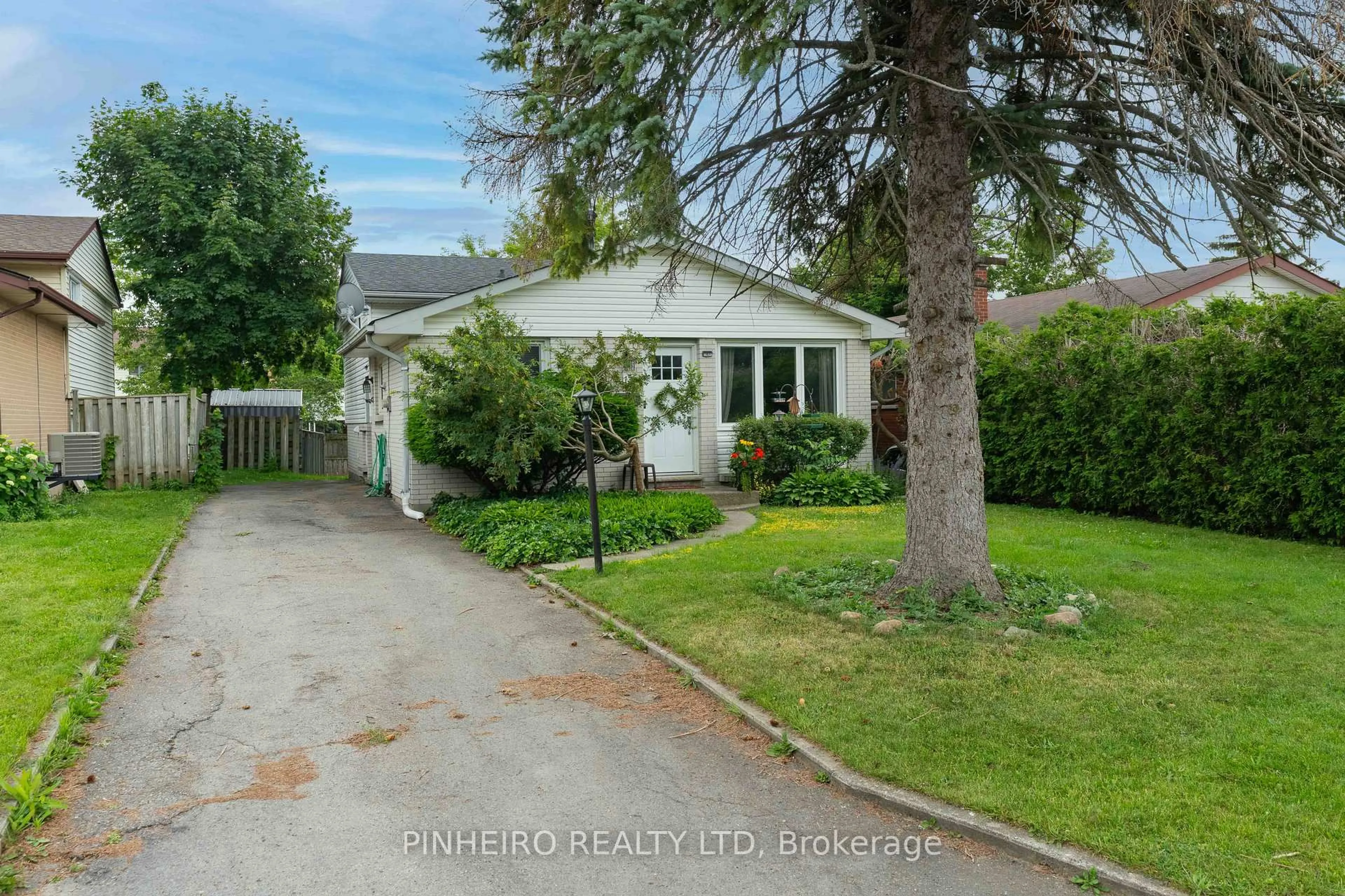 A pic from outside/outdoor area/front of a property/back of a property/a pic from drone, street for 15 Villeneuve Cres, London East Ontario N5V 1M7