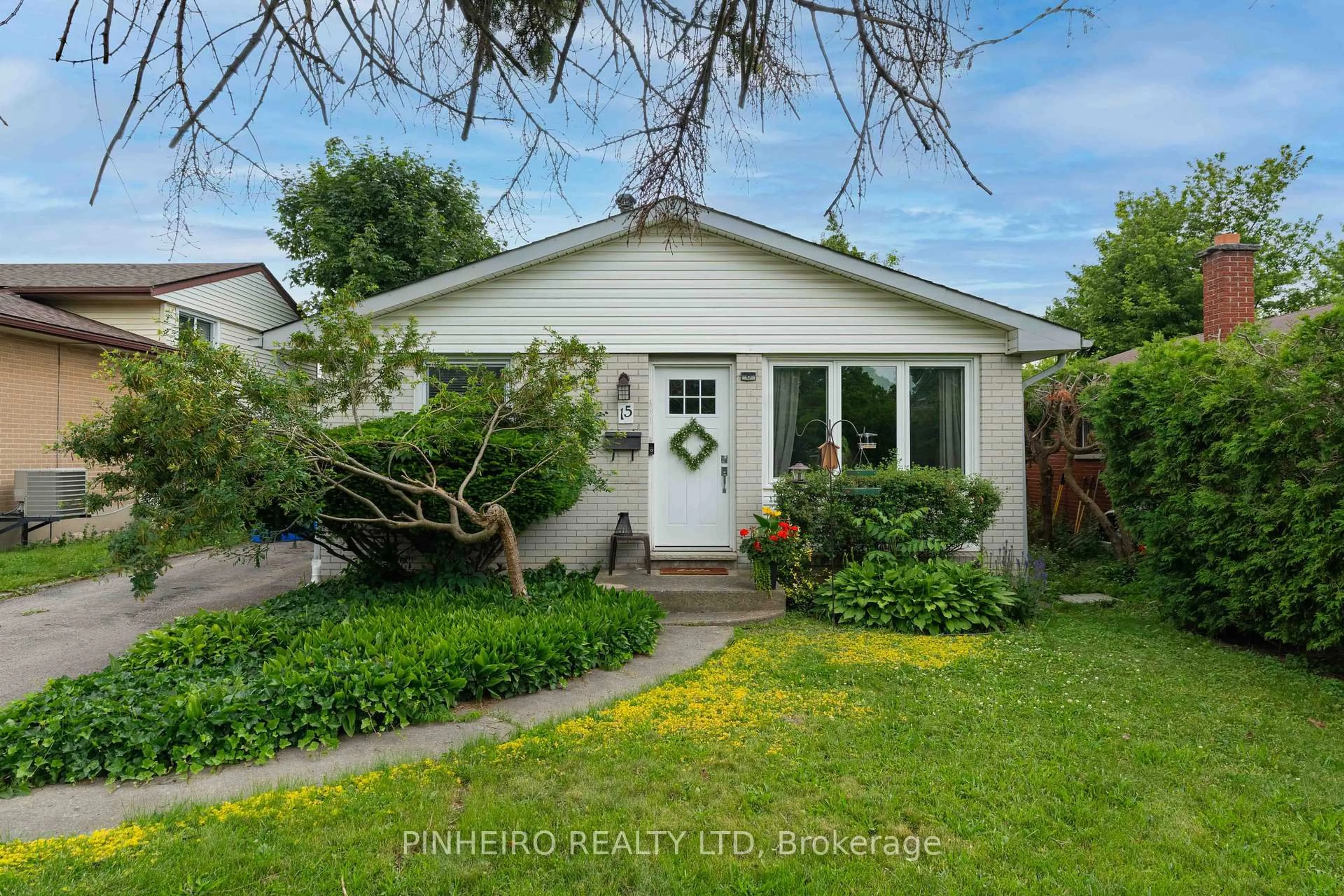Unknown for 15 Villeneuve Cres, London East Ontario N5V 1M7