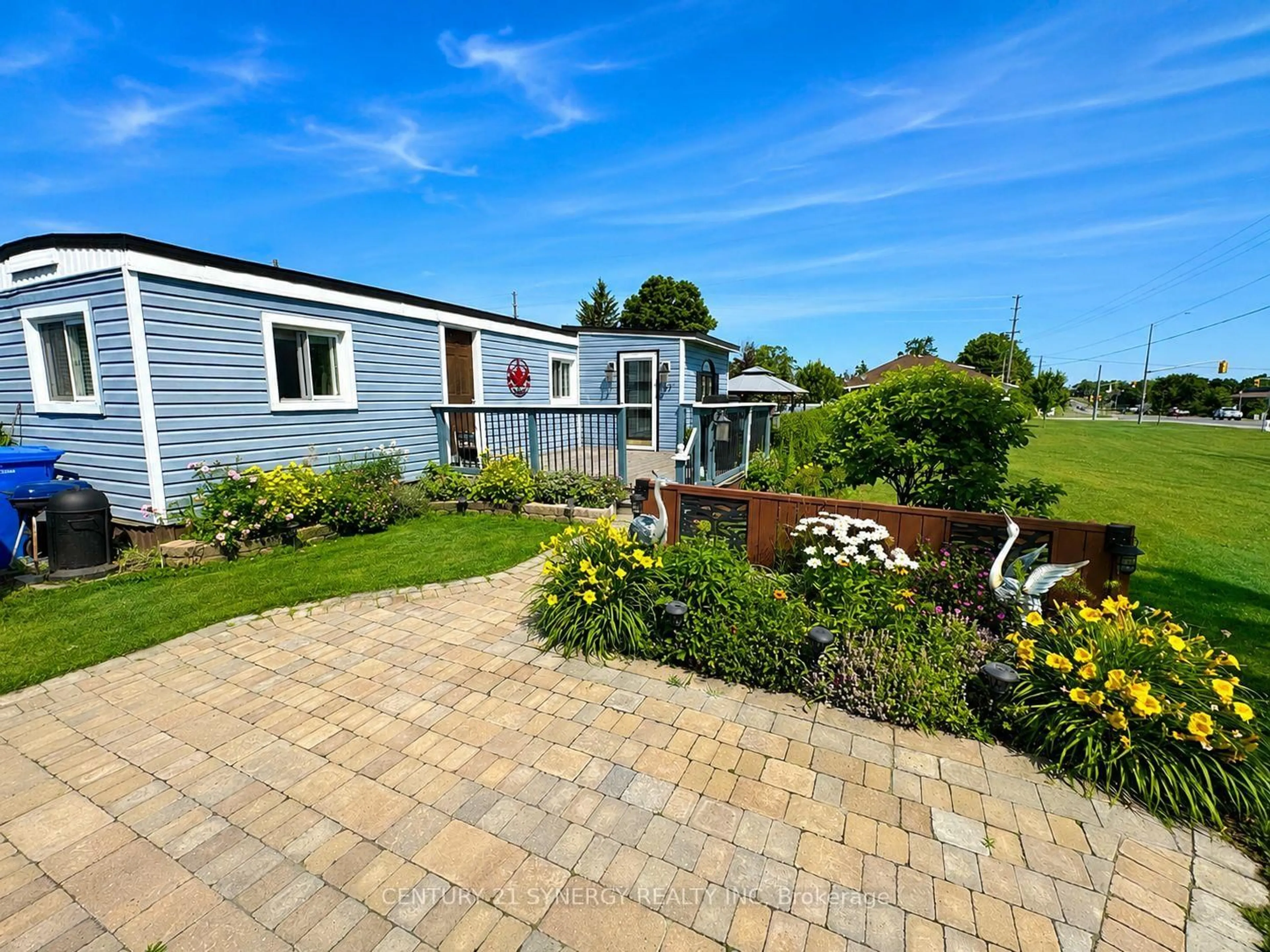 A pic from outside/outdoor area/front of a property/back of a property/a pic from drone, unknown for 17 Echo Dr, Rideau Lakes Ontario K7A 0J5