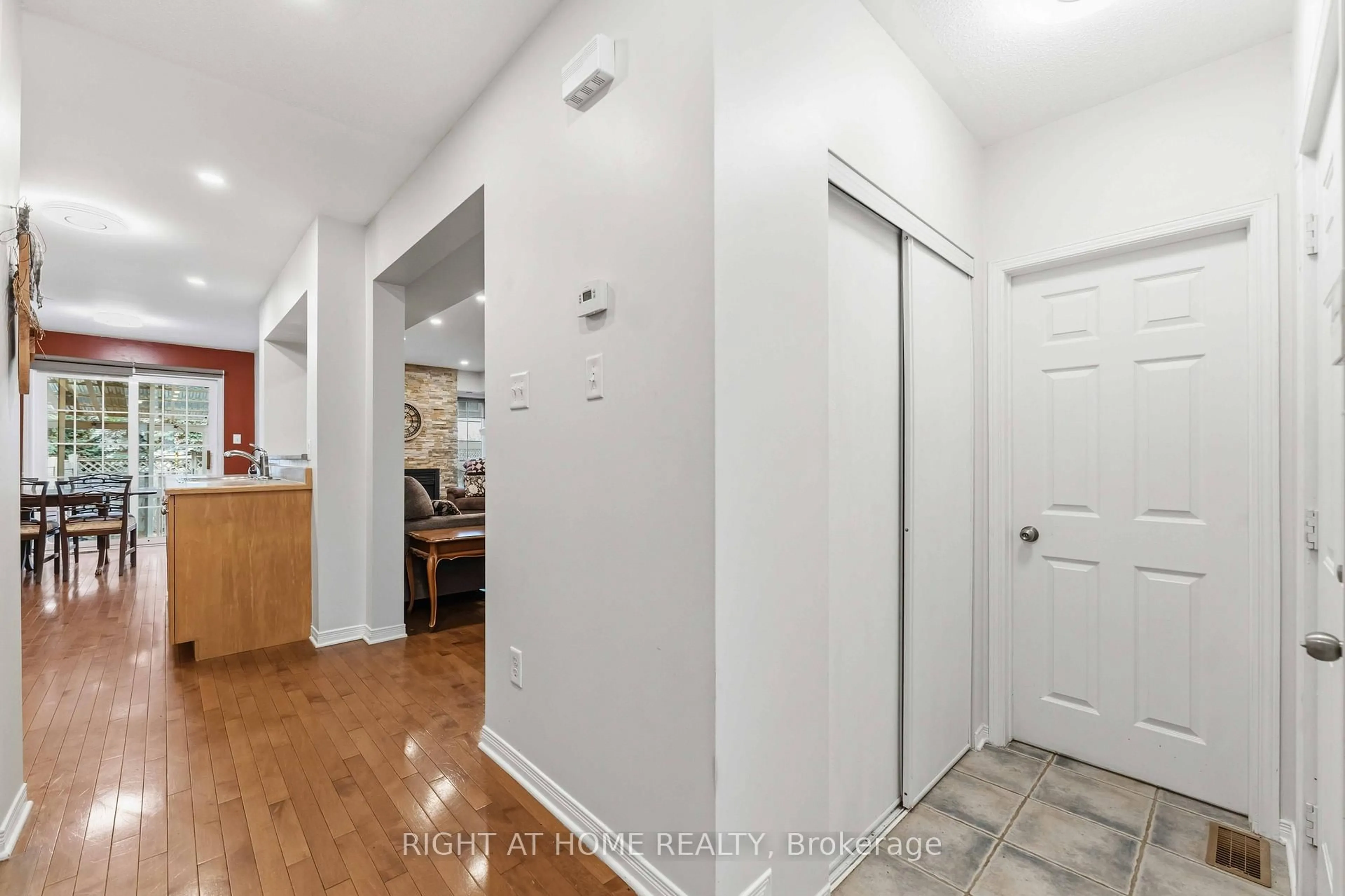 Indoor entryway for 52 Fieldberry Private, Ottawa Ontario K2J 5E8