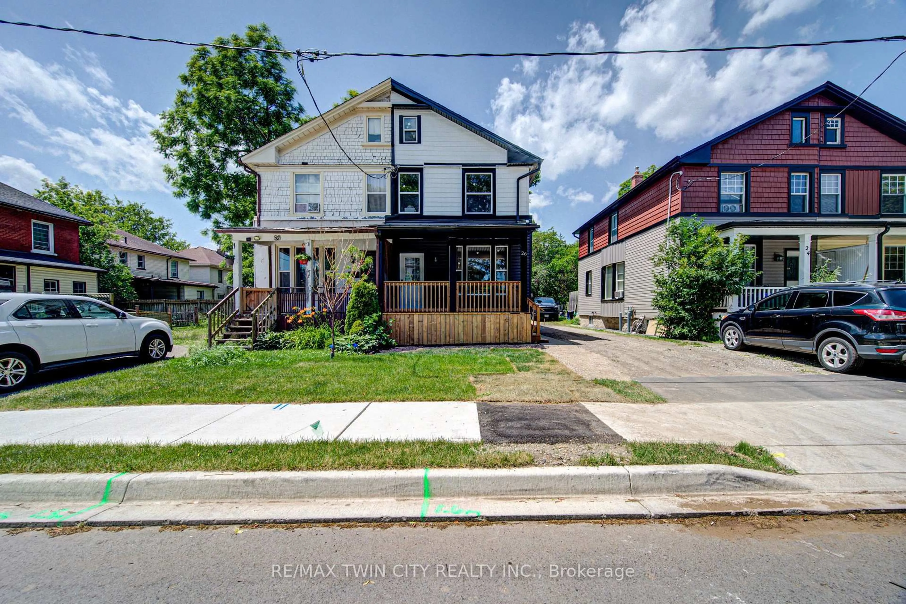A pic from outside/outdoor area/front of a property/back of a property/a pic from drone, street for 26 Richardson St, Cambridge Ontario N1S 2P3