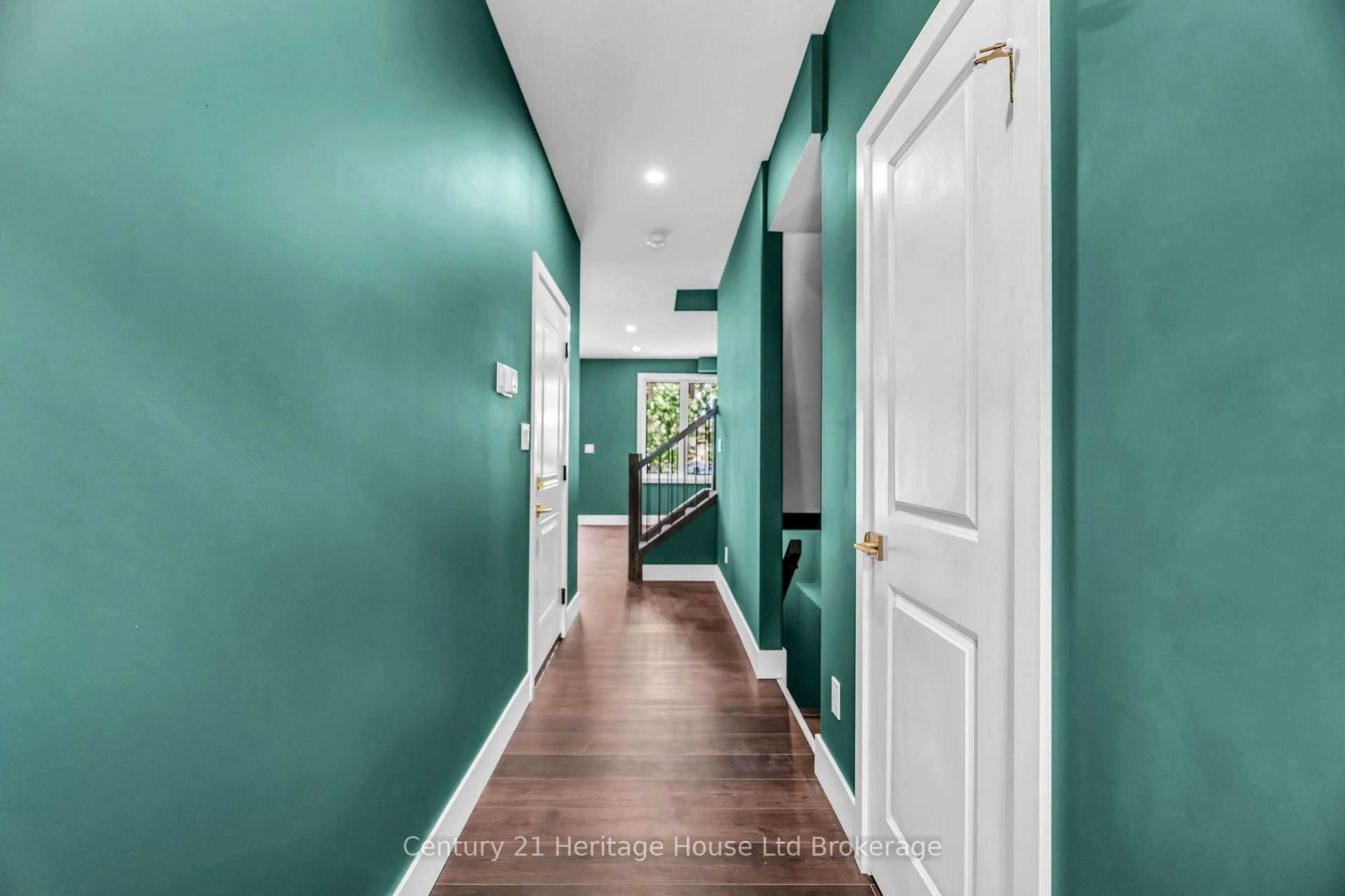 Indoor entryway for 79 Metcalf St, Woodstock Ontario N4S 3E9