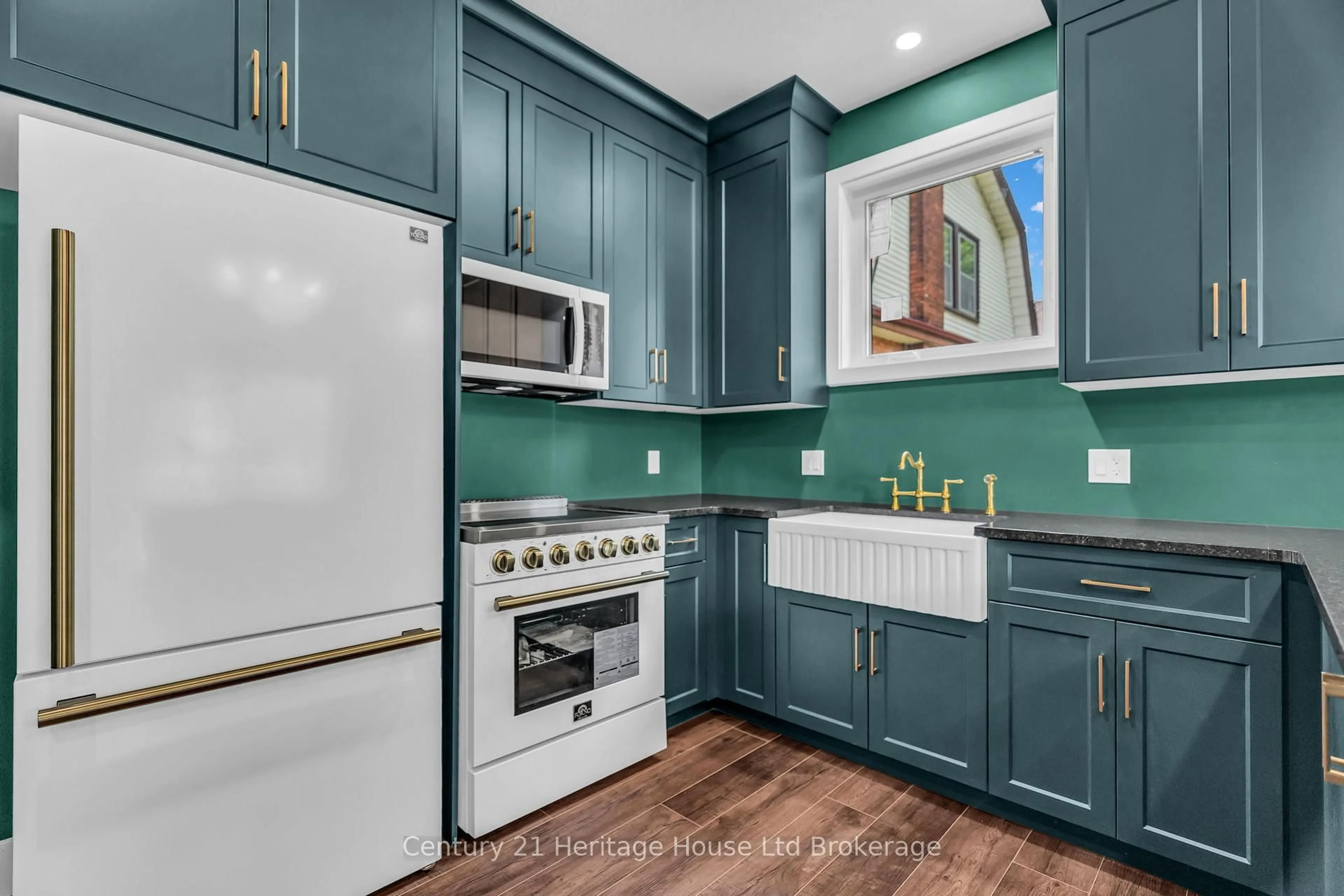 Open concept kitchen, ceramic/tile floor for 79 Metcalf St, Woodstock Ontario N4S 3E9