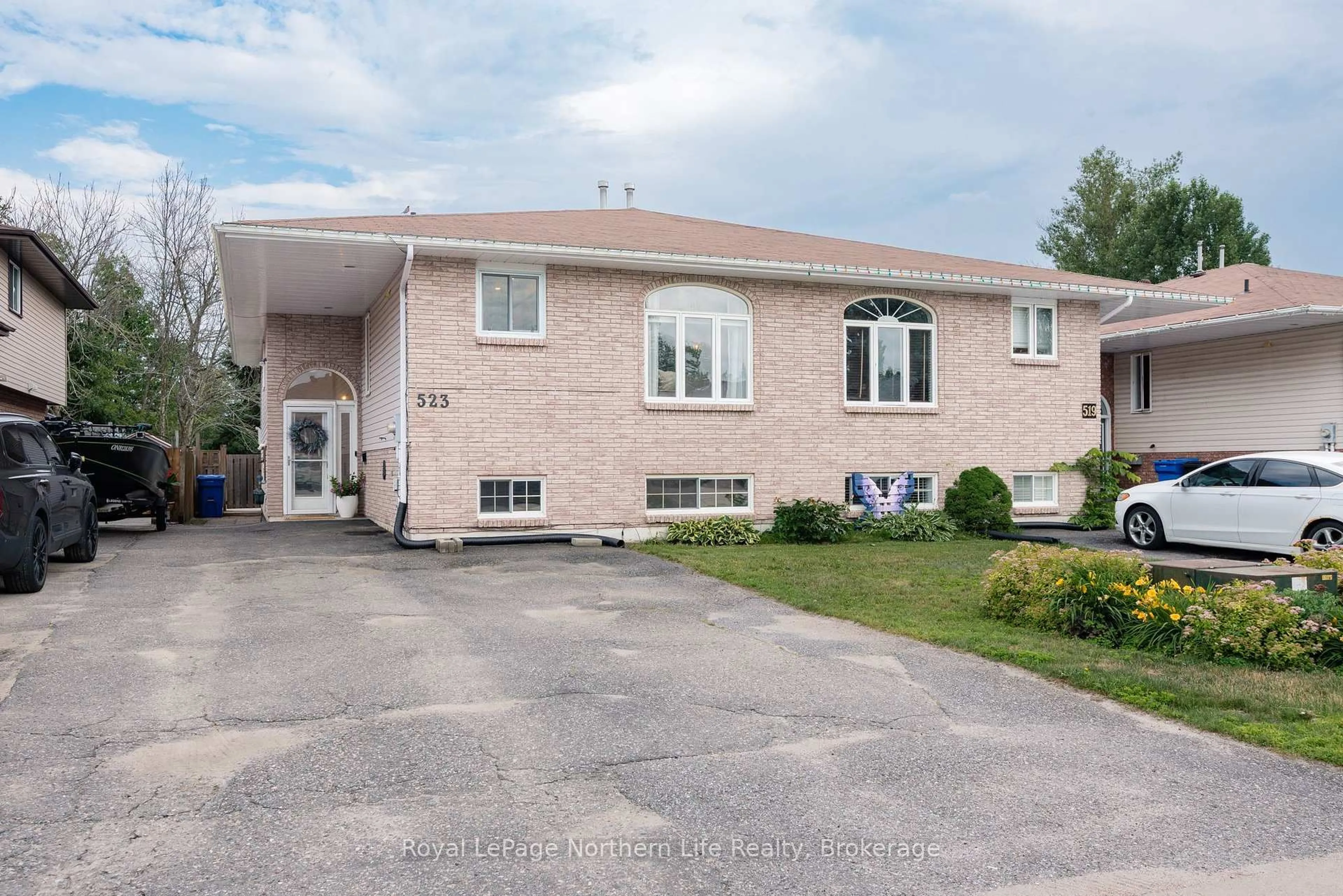 A pic from outside/outdoor area/front of a property/back of a property/a pic from drone, street for 523 Bromley Ave, North Bay Ontario P1B 9H7