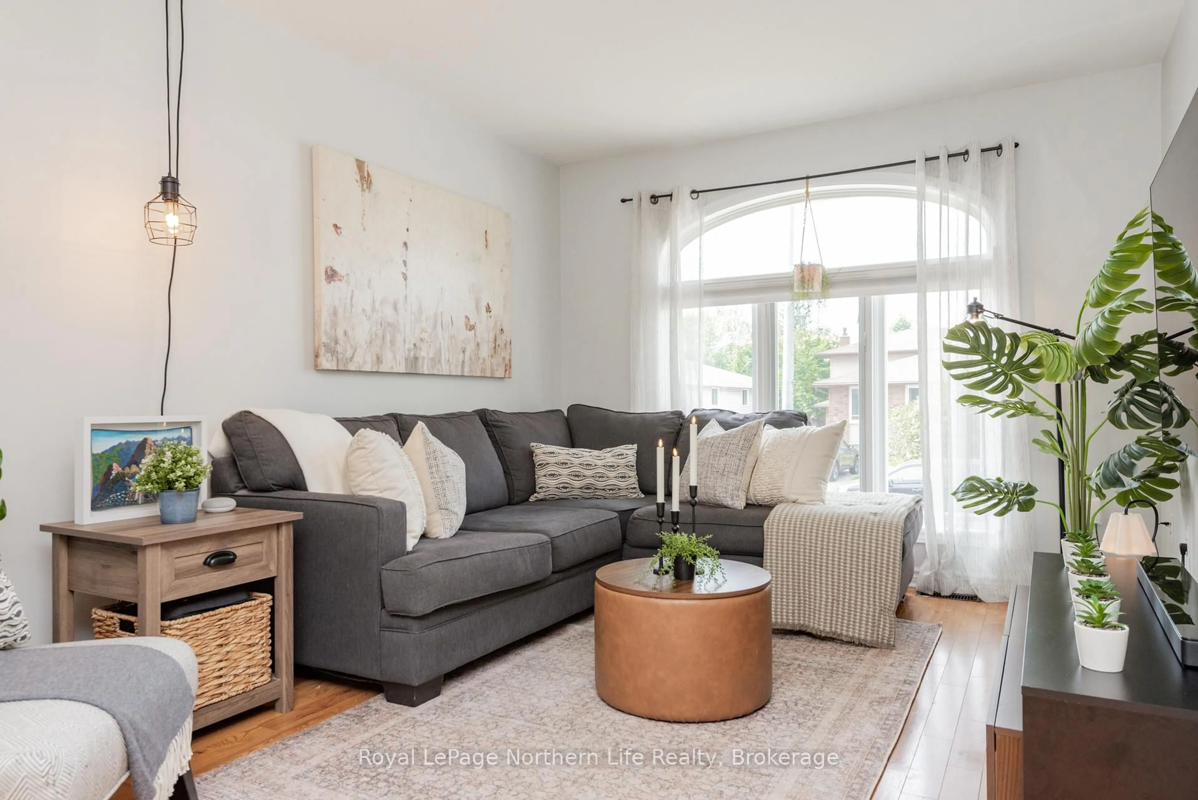 Living room with furniture, unknown for 523 Bromley Ave, North Bay Ontario P1B 9H7