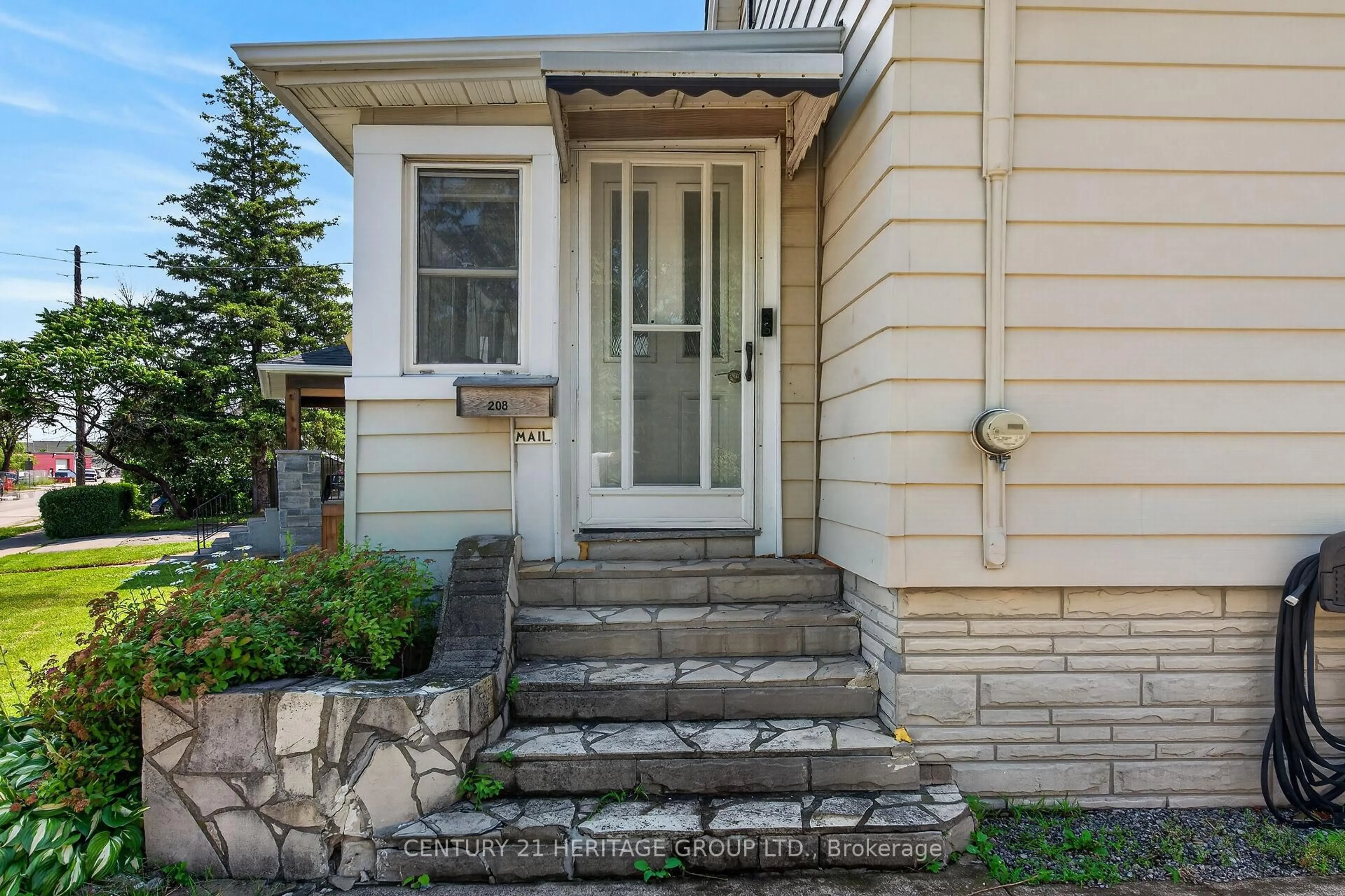 Unknown for 208 Carlton St, St. Catharines Ontario L2R 1S6