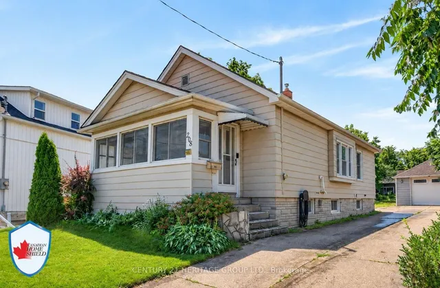 208 Carlton St, St. Catharines