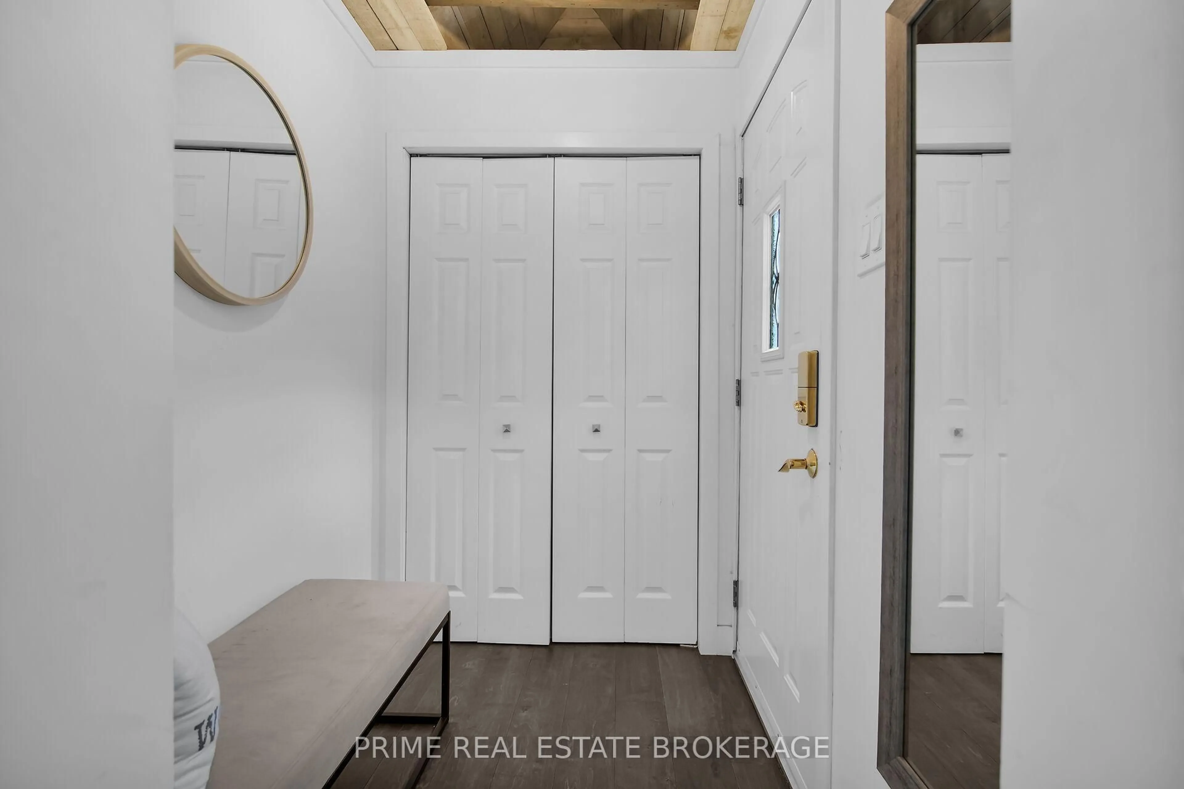Indoor entryway for 199 Vancouver St, London East Ontario N5W 4R5