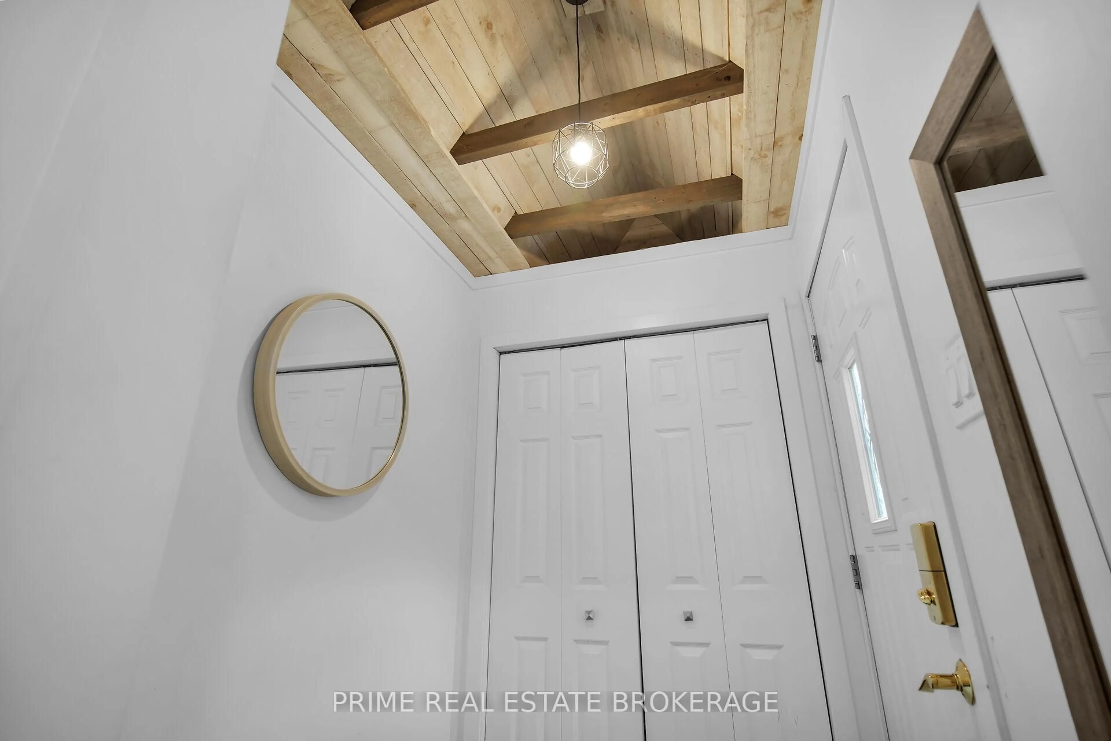 Indoor entryway for 199 Vancouver St, London East Ontario N5W 4R5
