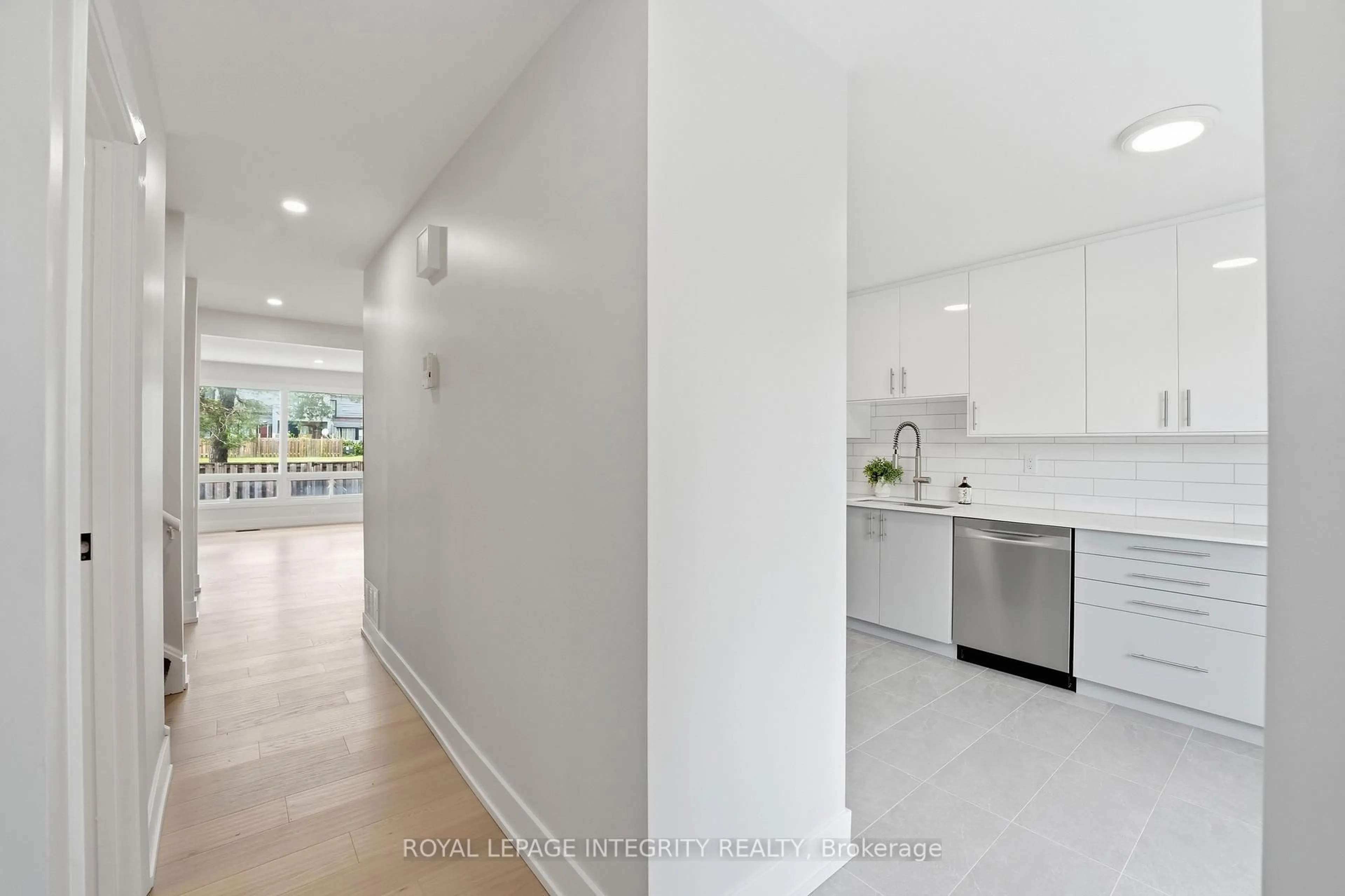Open concept kitchen, ceramic/tile floor for 3565 Downpatrick Rd #14, Ottawa Ontario K1V 8T3