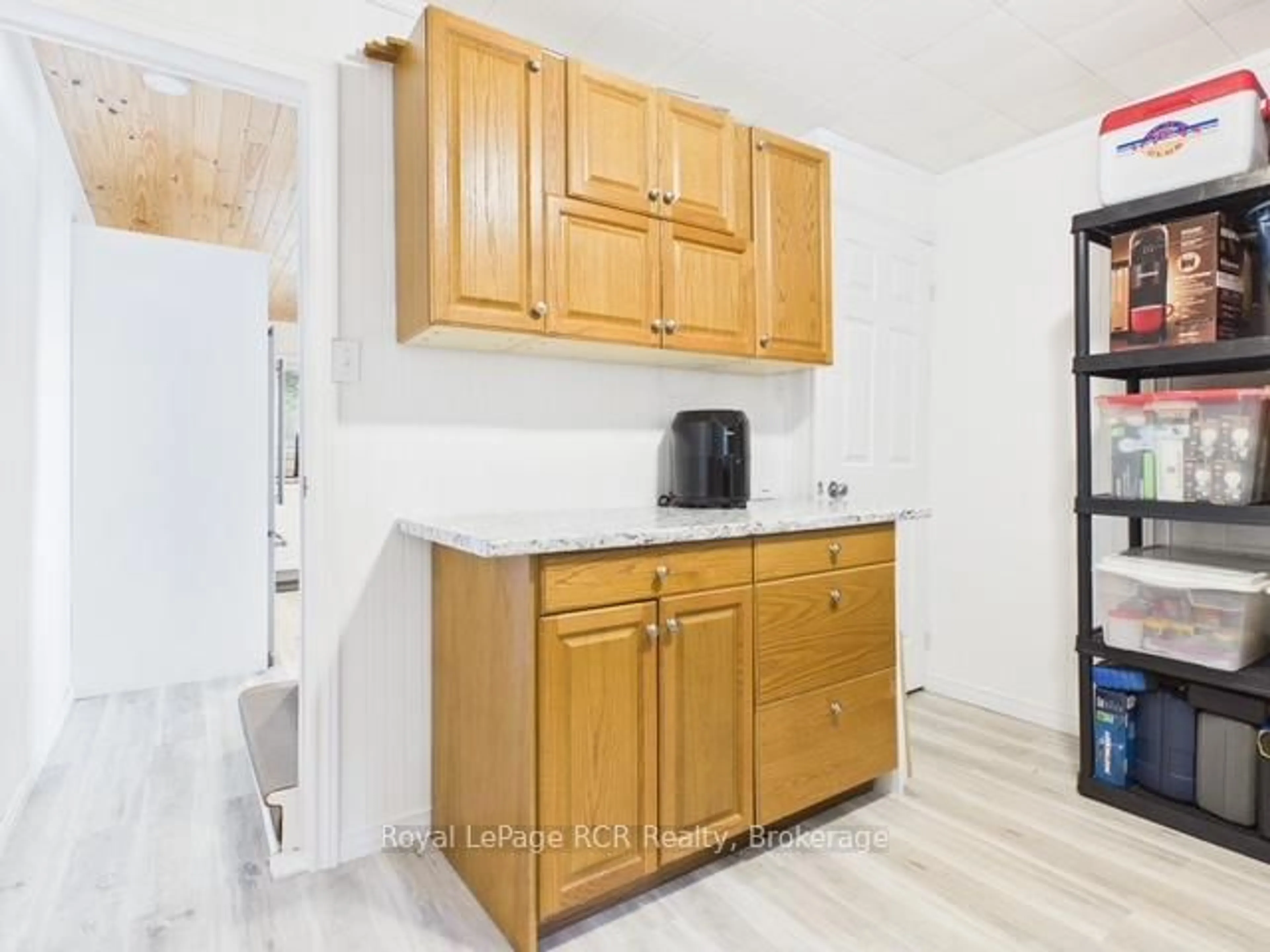 Standard kitchen, unknown for 86457 Mclean St, Ashfield-Colborne-Wawanosh Ontario N2Z 2X3