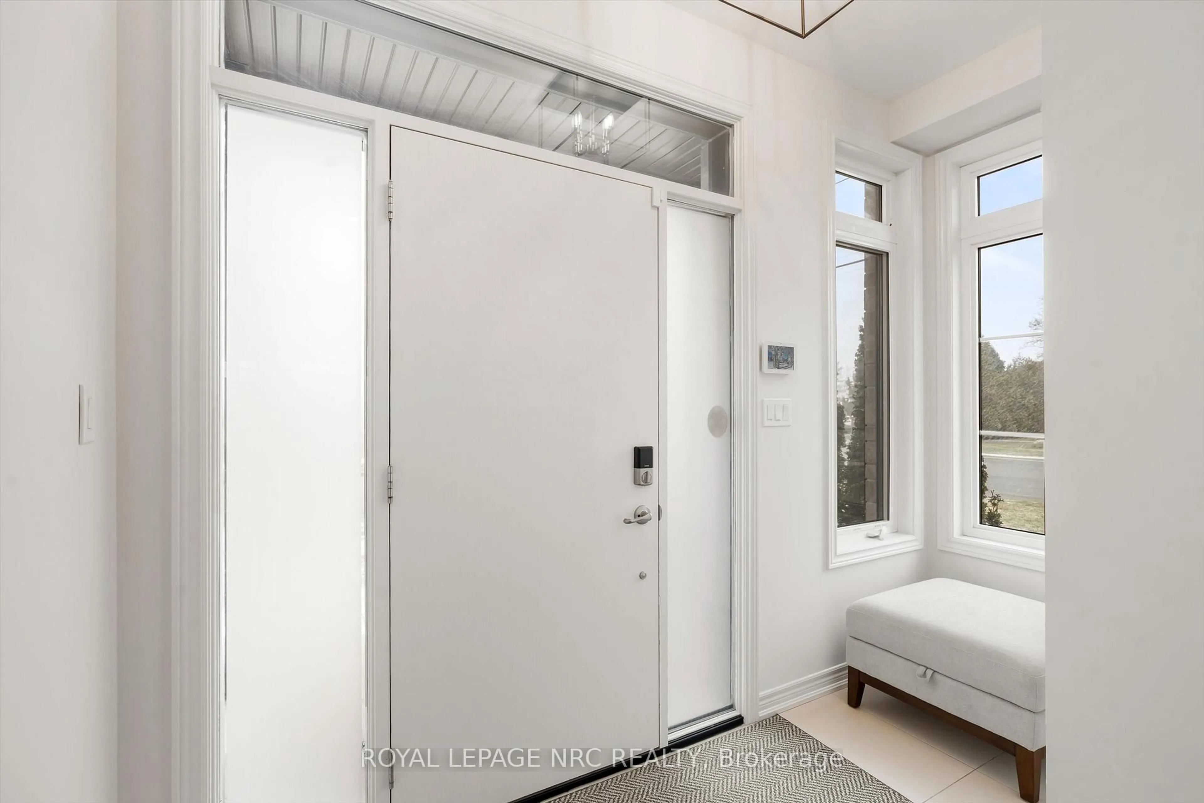 Indoor entryway for 20 Myrtle St, Pelham Ontario L3E 0A9