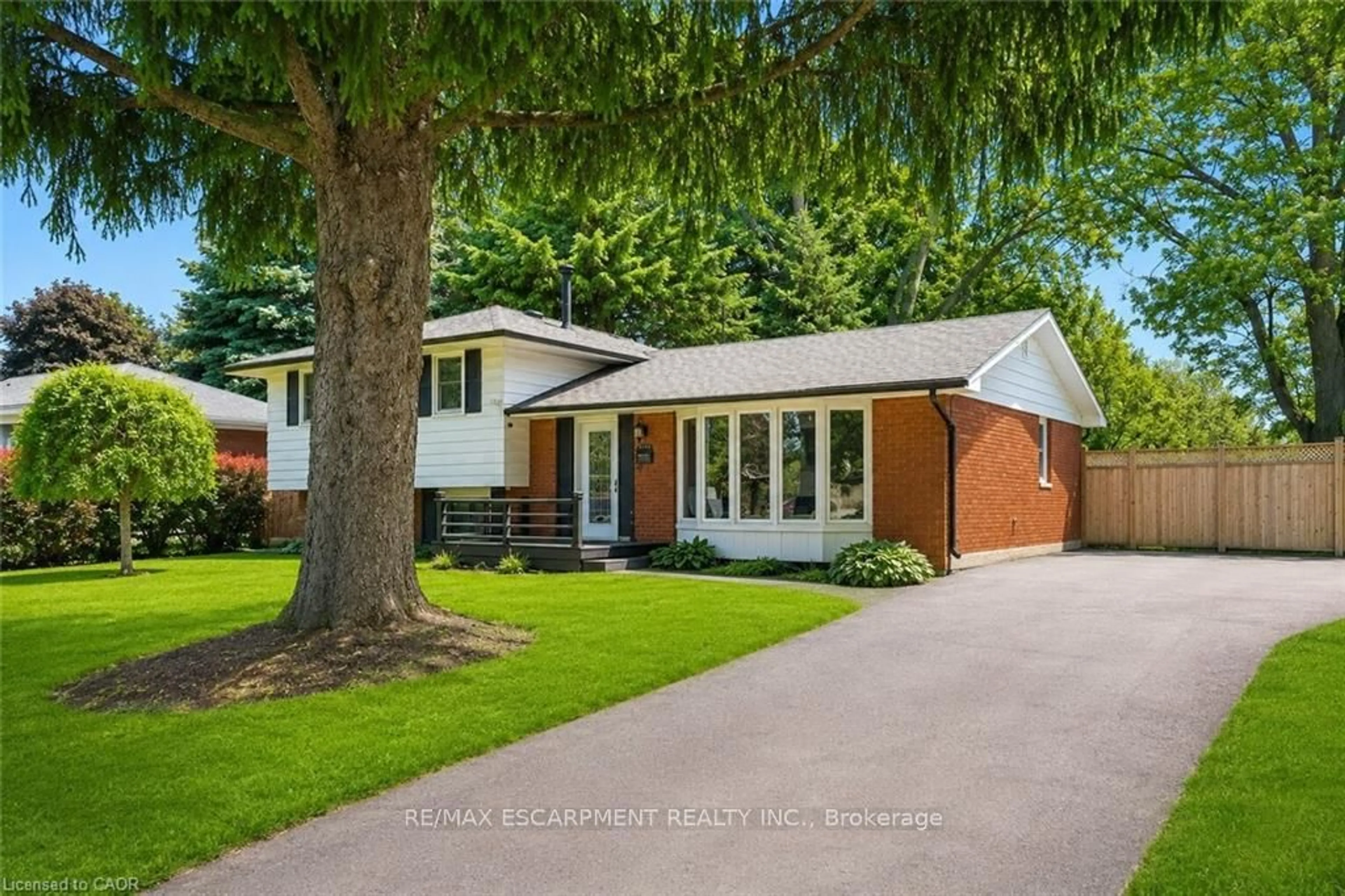 Home with brick exterior material, street for 160 Council Cres, Hamilton Ontario L9G 1V1