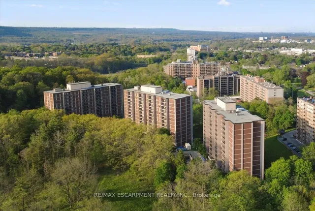 1966 Main St #801, Hamilton 2