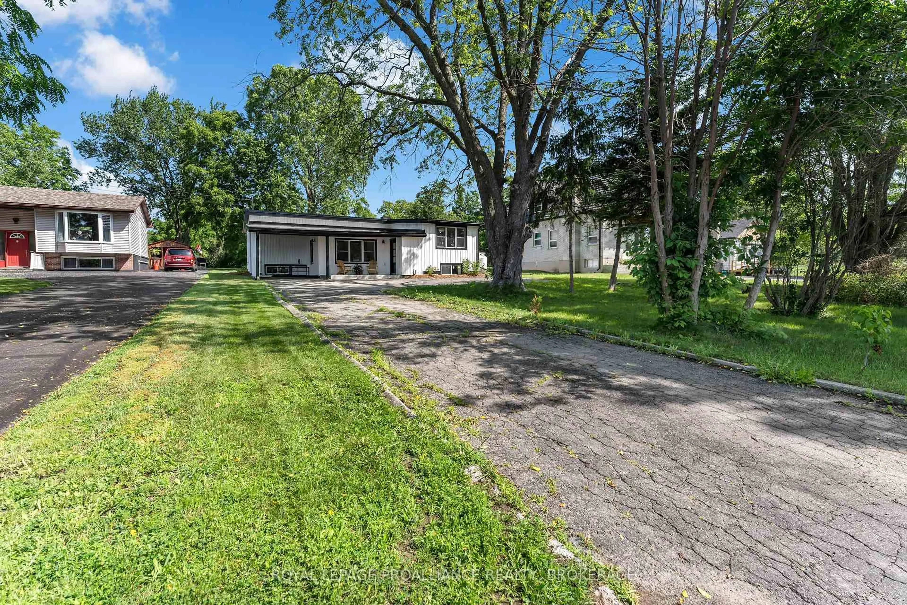 A pic from outside/outdoor area/front of a property/back of a property/a pic from drone, street for 104 Main St, Bath Ontario K0H 1G0