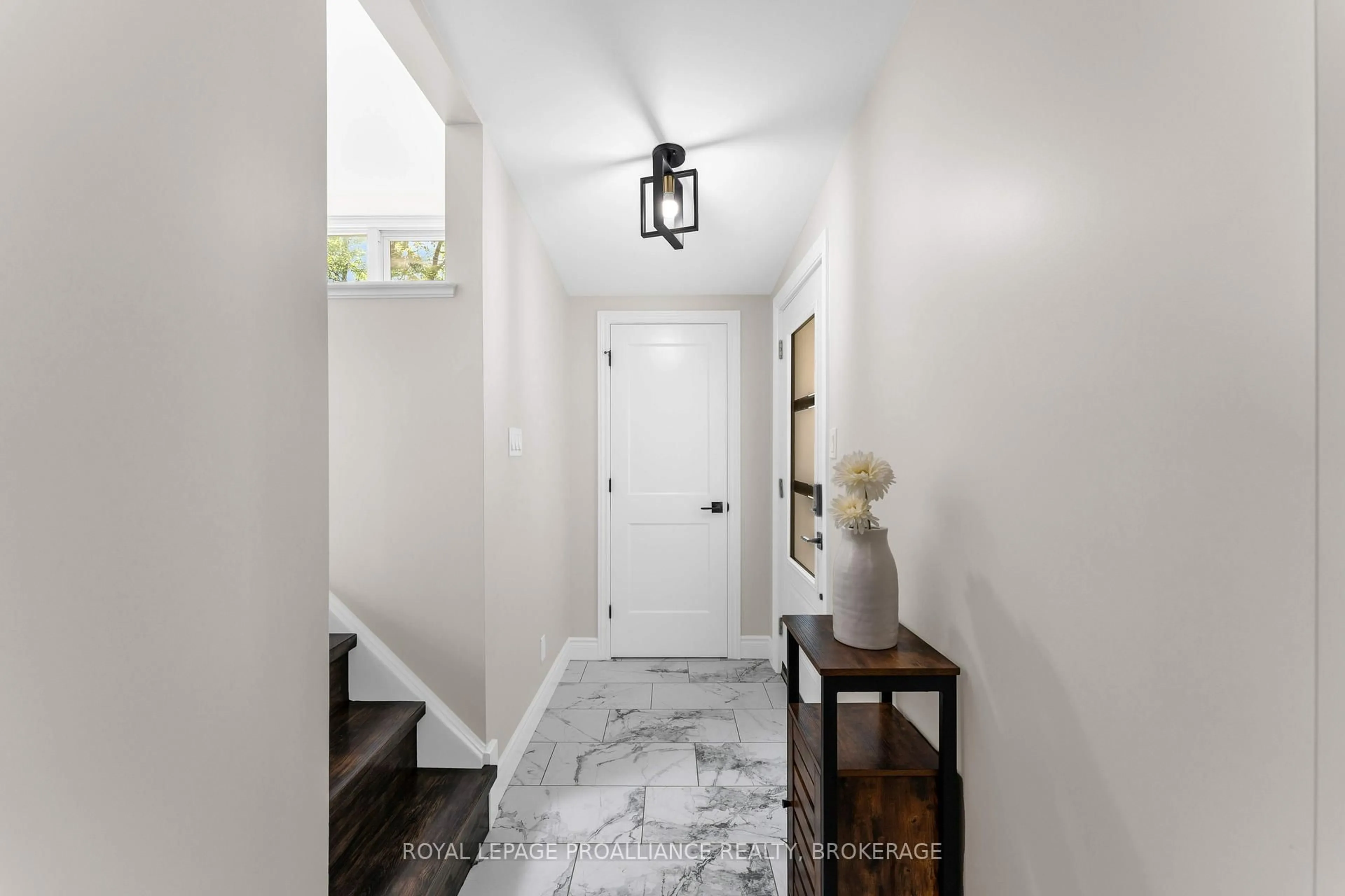 Indoor entryway for 104 Main St, Bath Ontario K0H 1G0