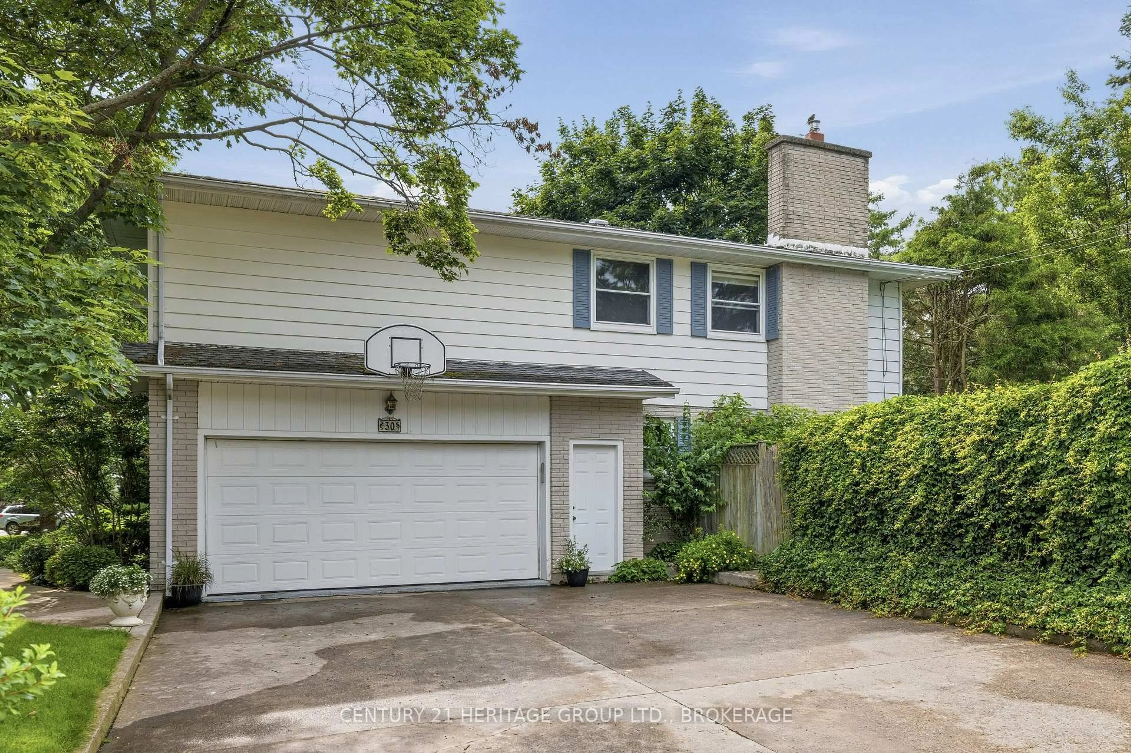 Home with vinyl exterior material, street for 30 Lakeland Point Dr, Kingston Ontario K7M 4E7