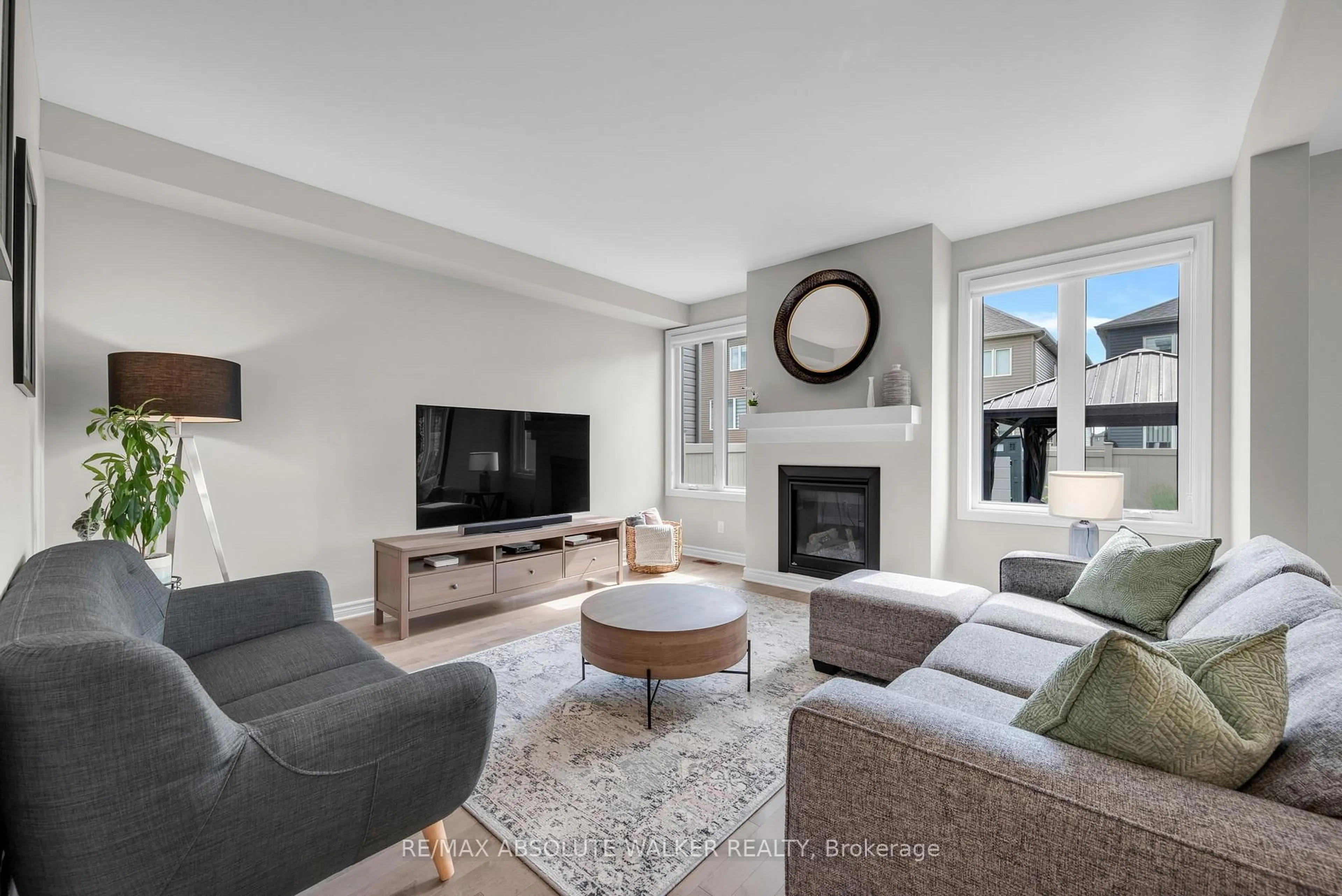 Living room with furniture, unknown for 504 Des Genevriers St, Ottawa Ontario K4A 0Z2