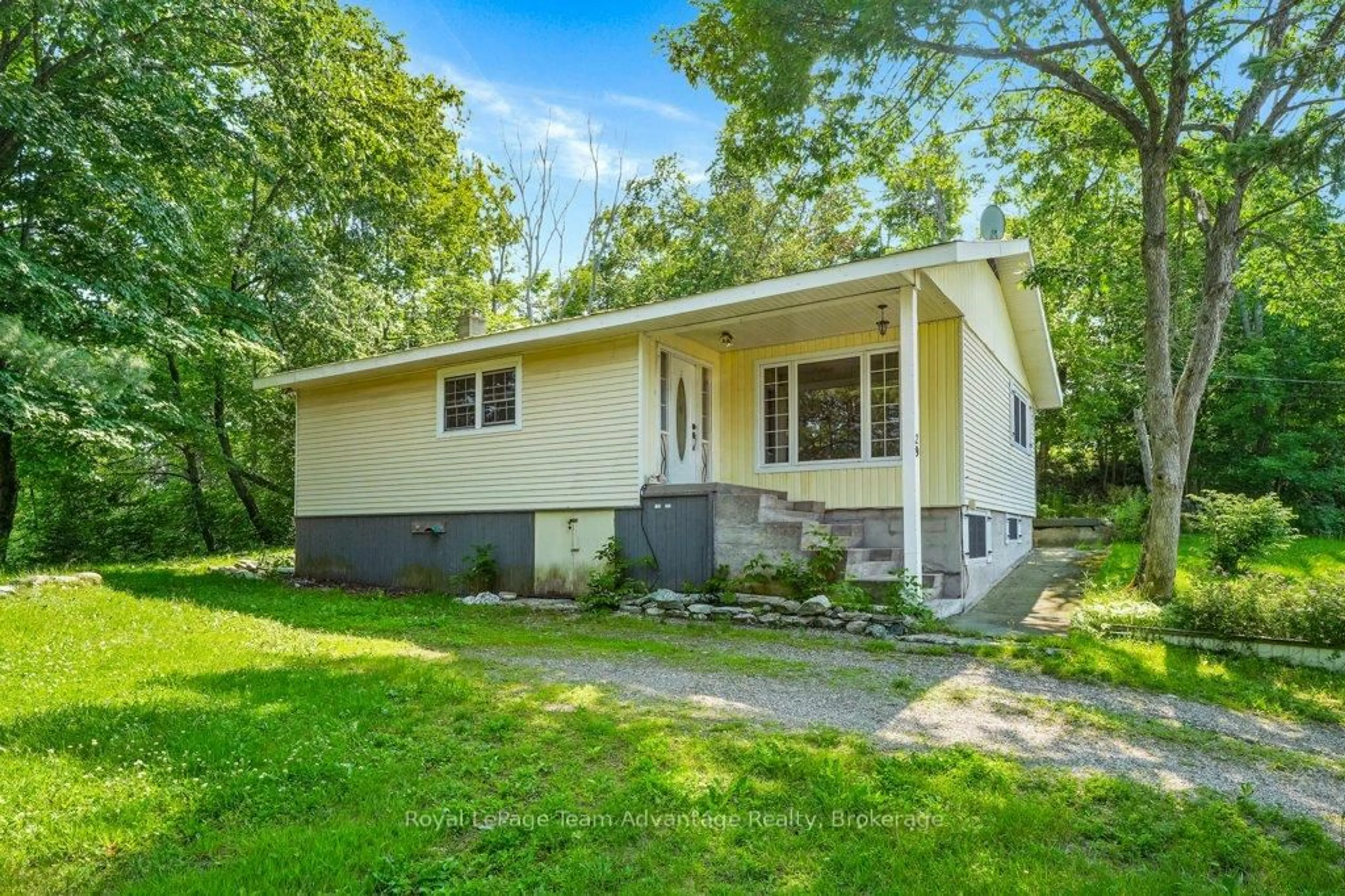 Home with vinyl exterior material, unknown for 29 George St, Georgian Bay Ontario P0C 1H0