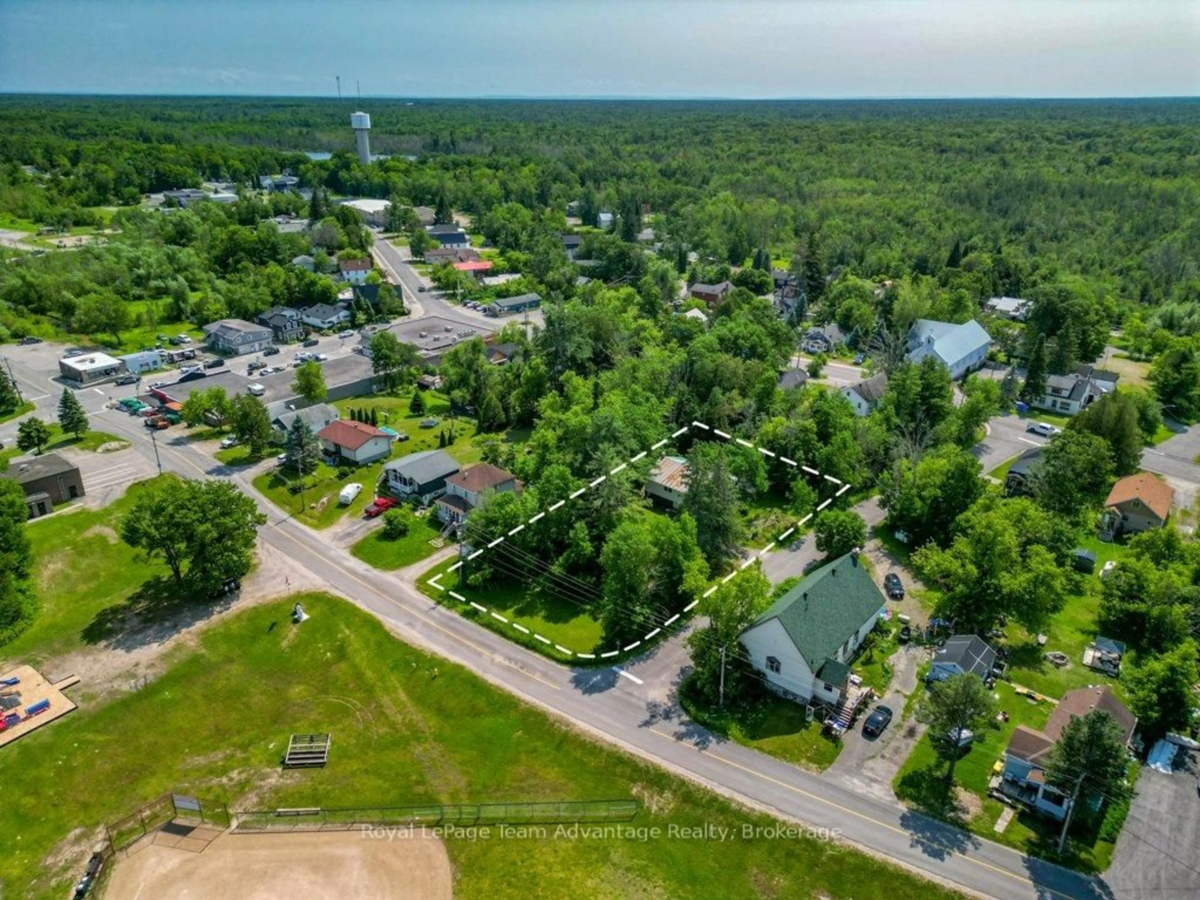 A pic from outside/outdoor area/front of a property/back of a property/a pic from drone, street for 29 George St, Georgian Bay Ontario P0C 1H0