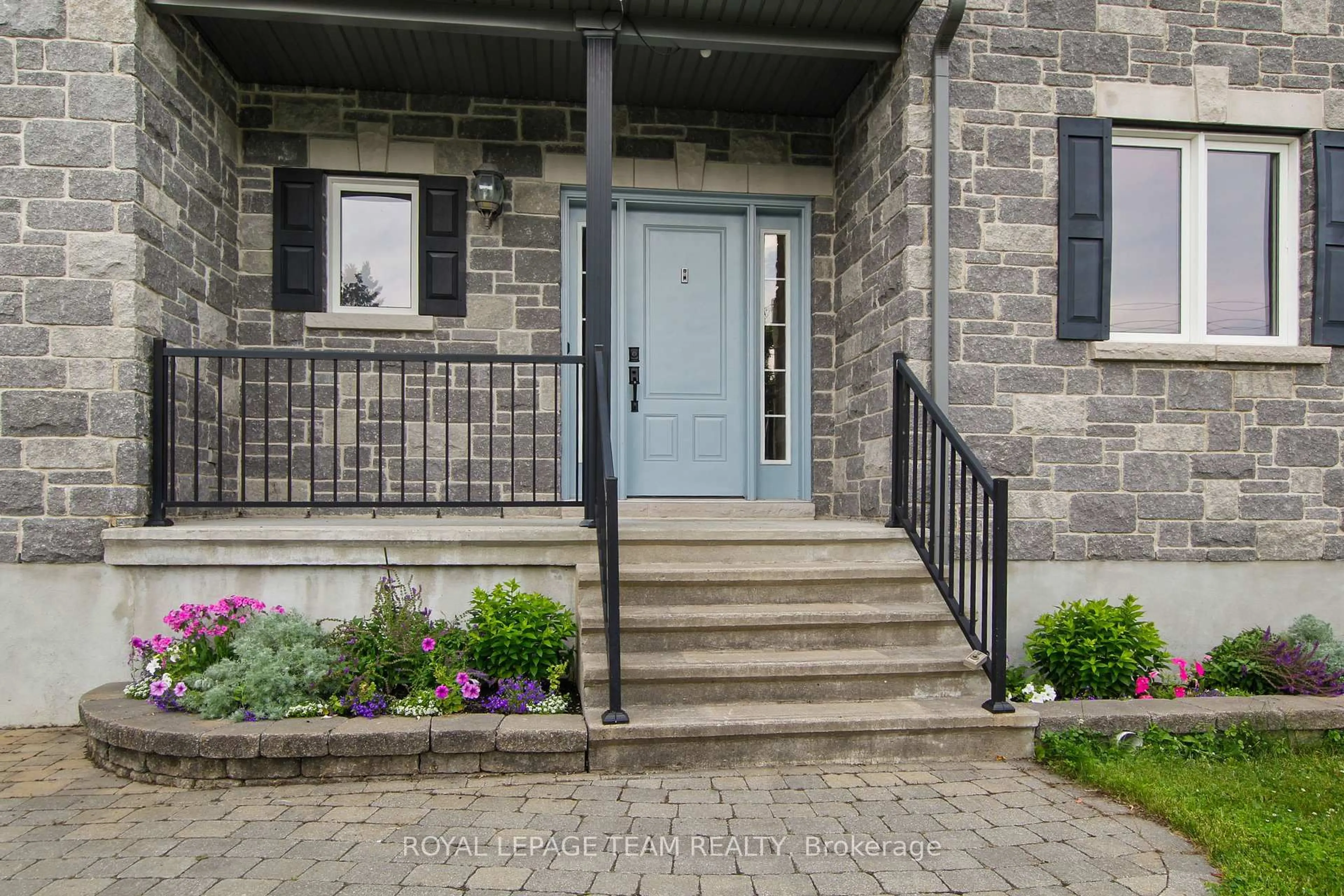Indoor entryway for 1820 Landry Rd, Clarence-Rockland Ontario K0A 1N0